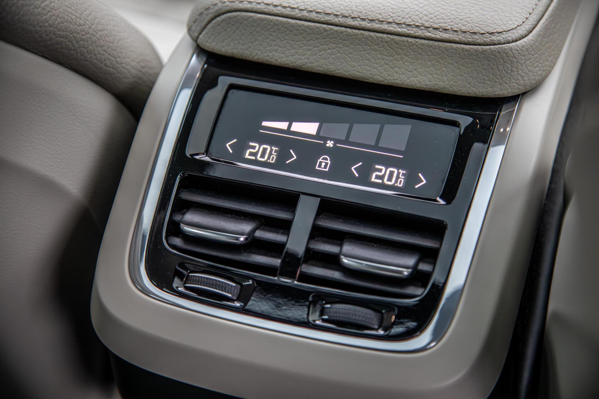 Volvo XC60 2.0 B5 Inscription HUD|Panorama|360|H/K Audio