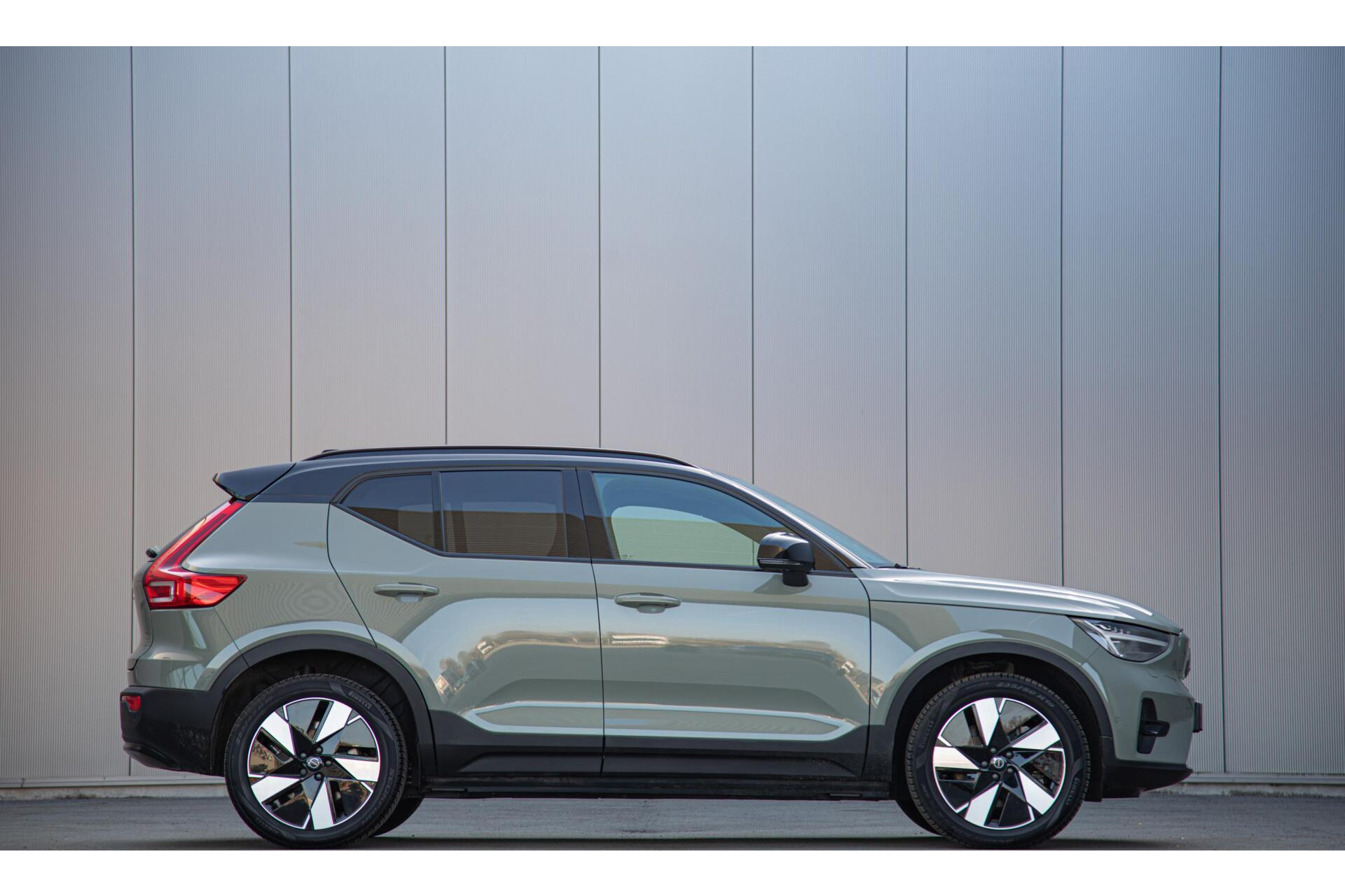 Volvo EX40 - Twin Motor Performance Ultra 82 kWh Panorama|Matrix|360