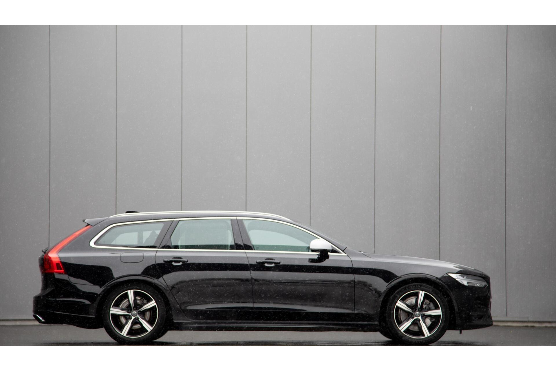 Volvo V90 - 2.0 T4 Business Sport 190PK|H/K Audio|Leer|Trekhaak|DAB+|LED
