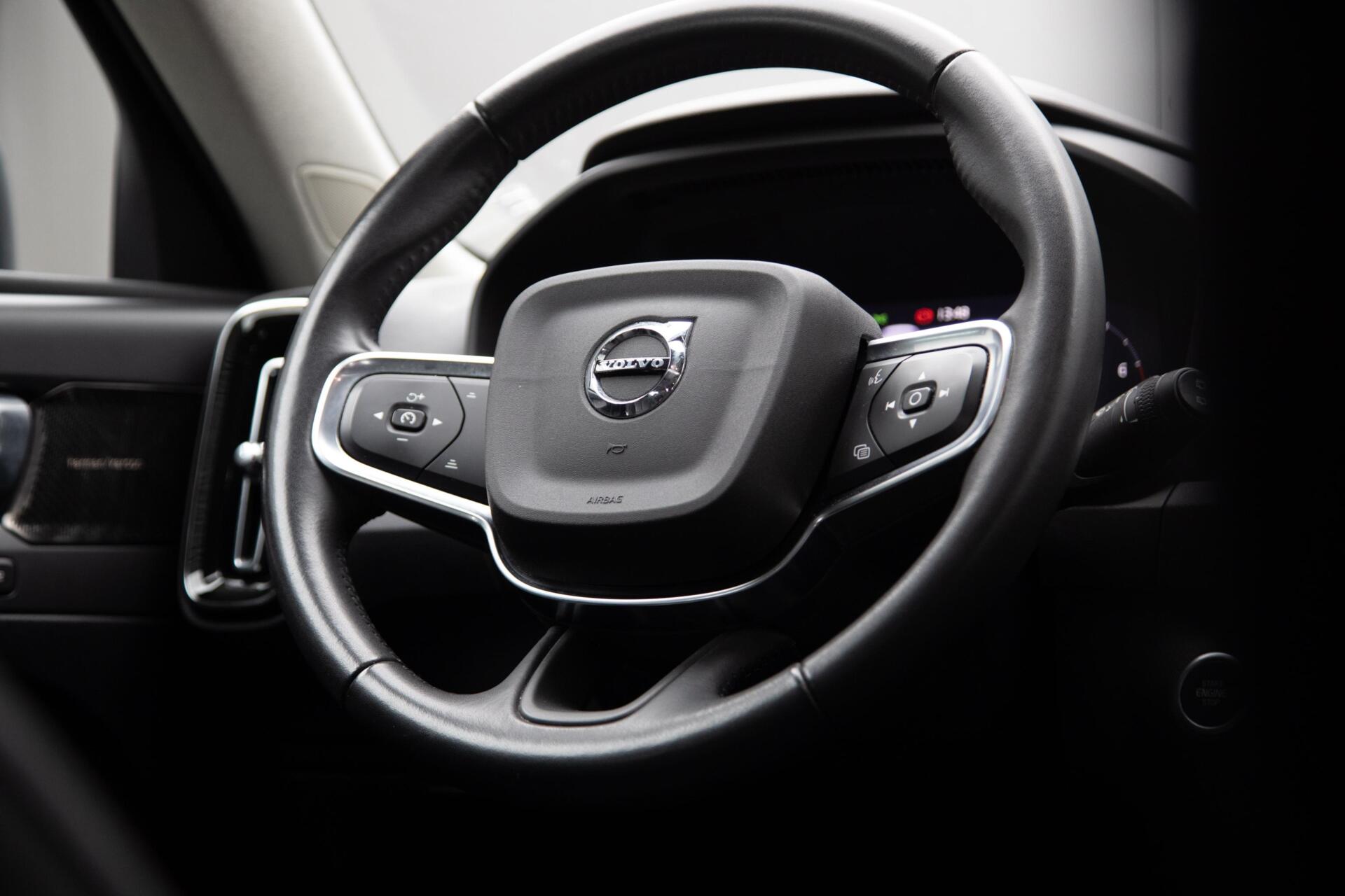 Volvo XC40 2.0 B4 Momentum Pro |Full option|Pano|360|Leer|Blis