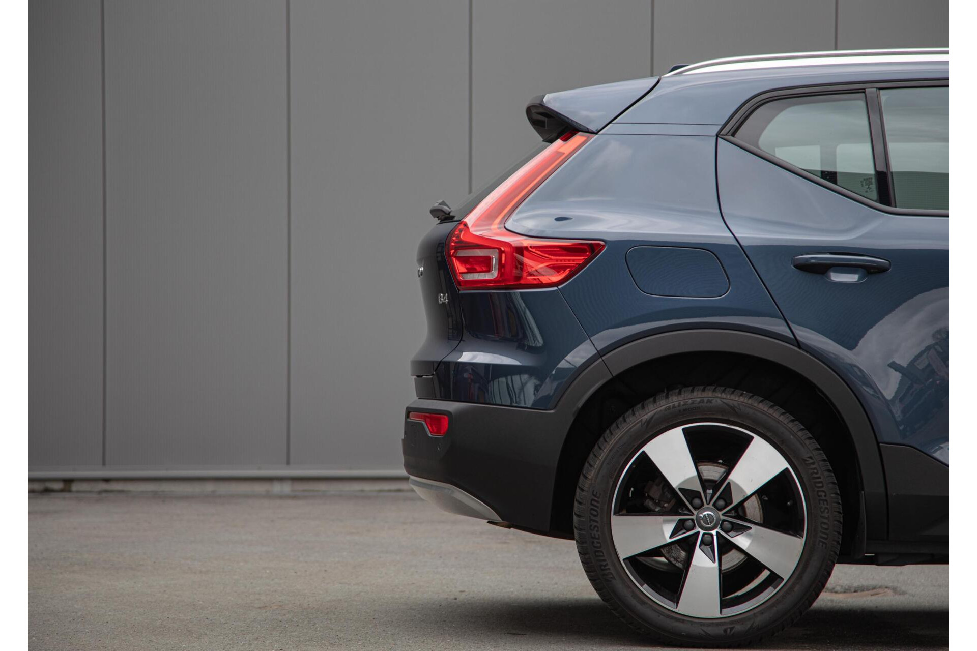 Volvo XC40 2.0 B4 Momentum Pro |Full option|Pano|360|Leer|Blis