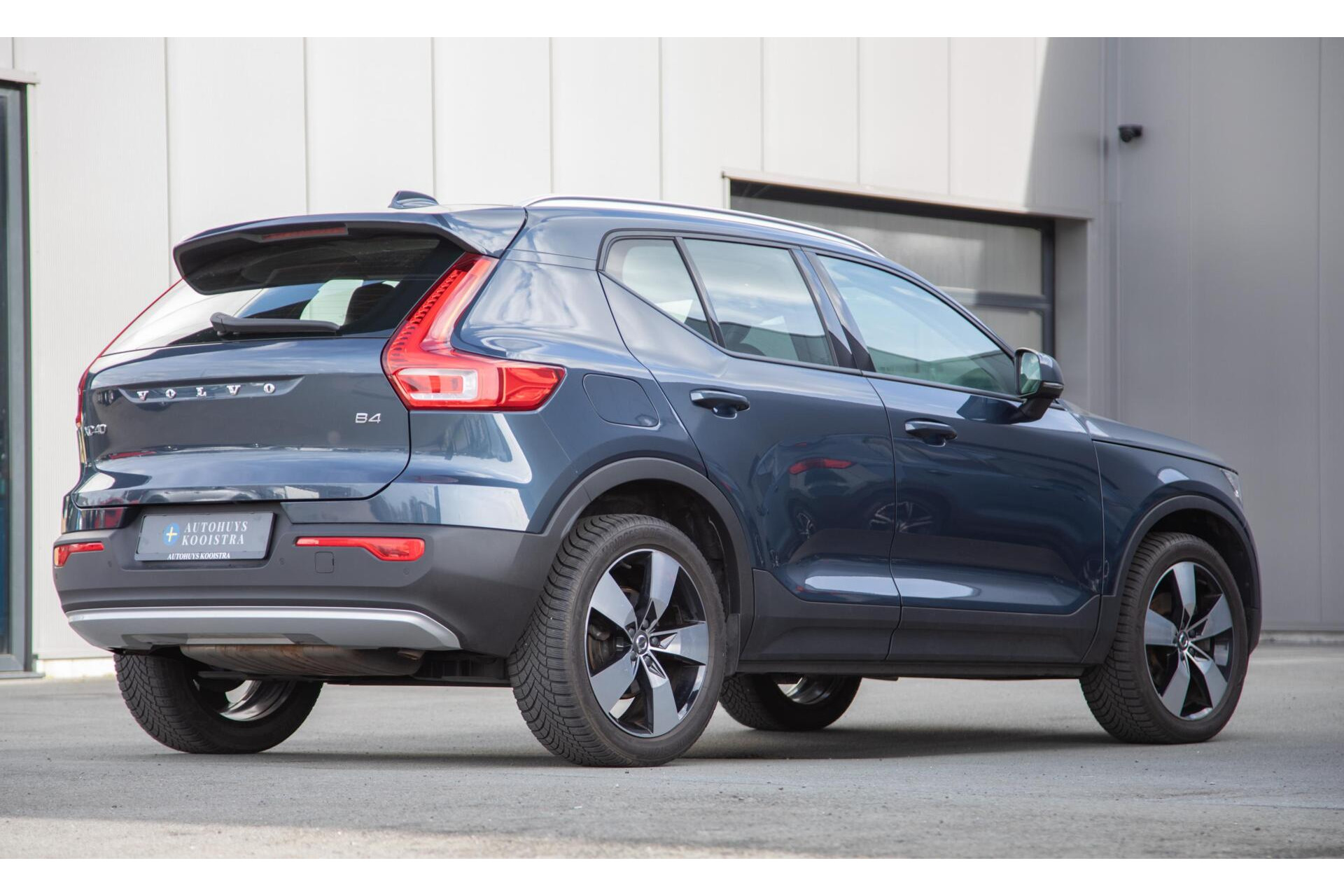 Volvo XC40 2.0 B4 Momentum Pro |Full option|Pano|360|Leer|Blis