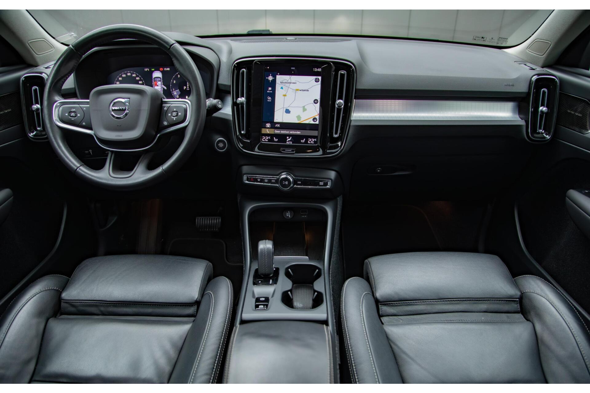 Volvo XC40 2.0 B4 Momentum Pro |Full option|Pano|360|Leer|Blis