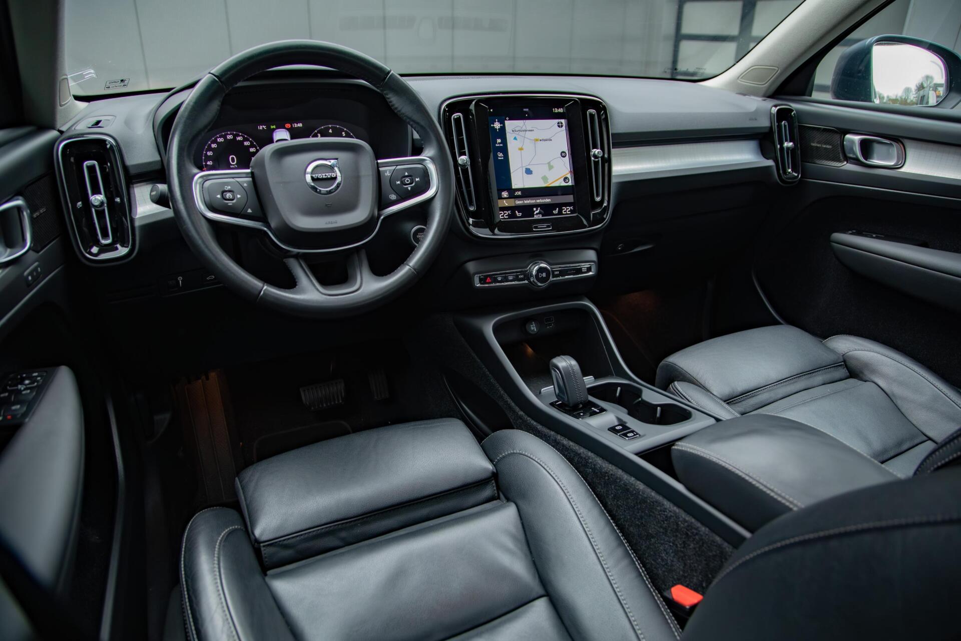 Volvo XC40 2.0 B4 Momentum Pro |Full option|Pano|360|Leer|Blis