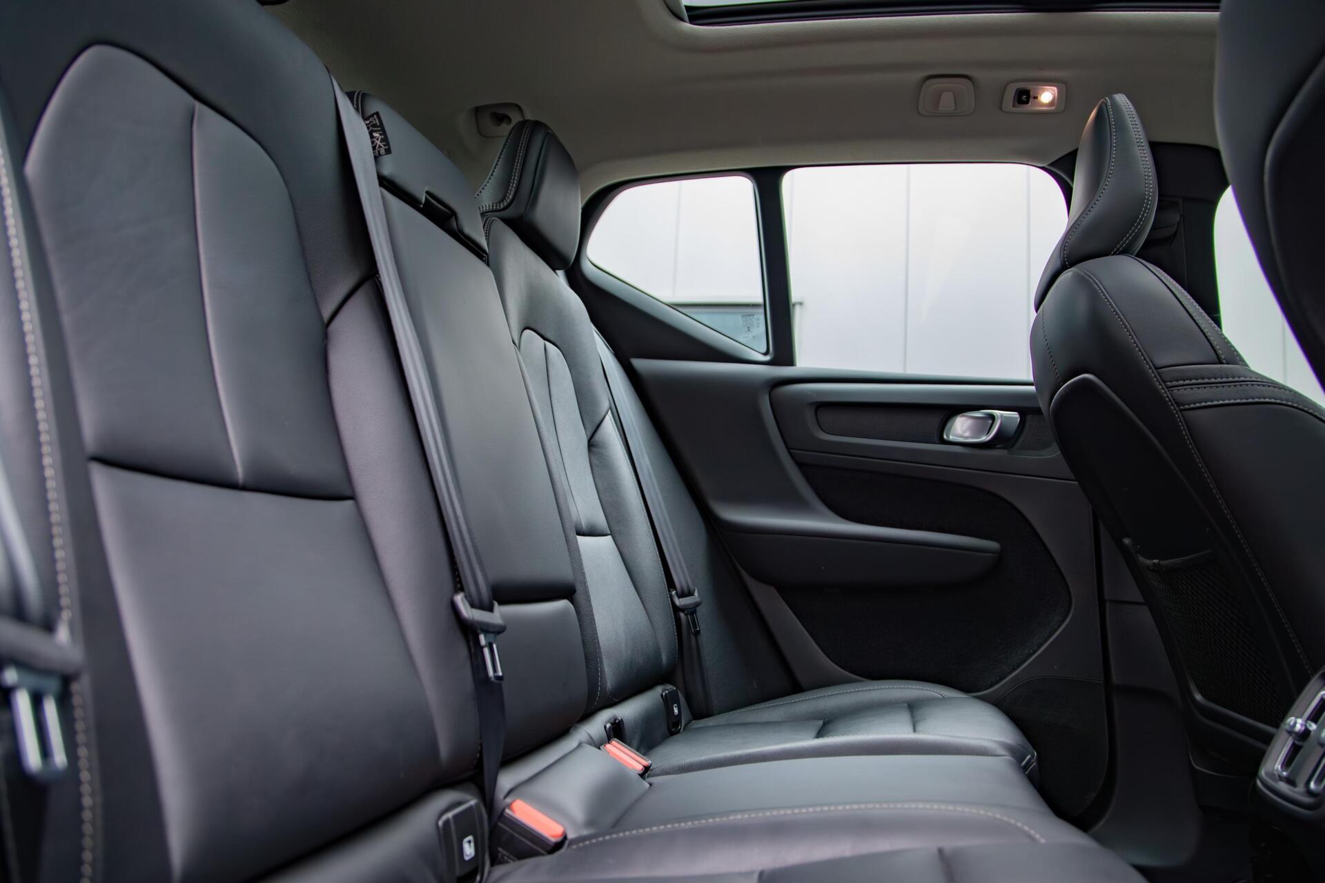 Volvo XC40 2.0 B4 Momentum Pro |Full option|Pano|360|Leer|Blis