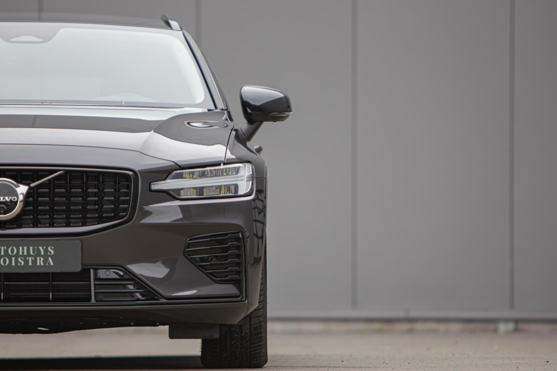 Volvo V60 2.0 T6 Plug-in hybrid AWD Plus Dark|H/K Audio|360 Camera|Leer|