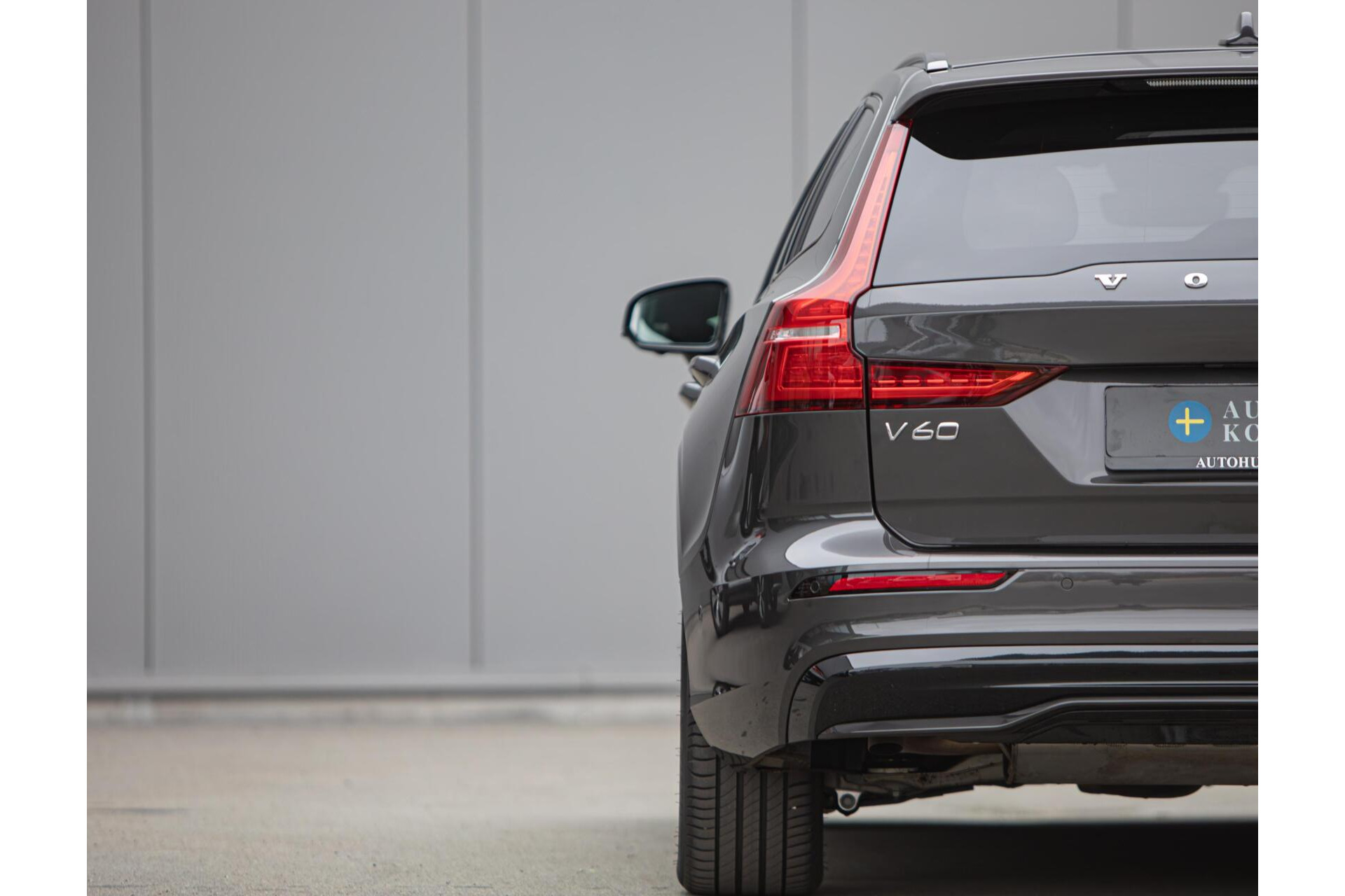 Volvo V60 2.0 T6 Plug-in hybrid AWD Plus Dark|H/K Audio|360 Camera|Leer|