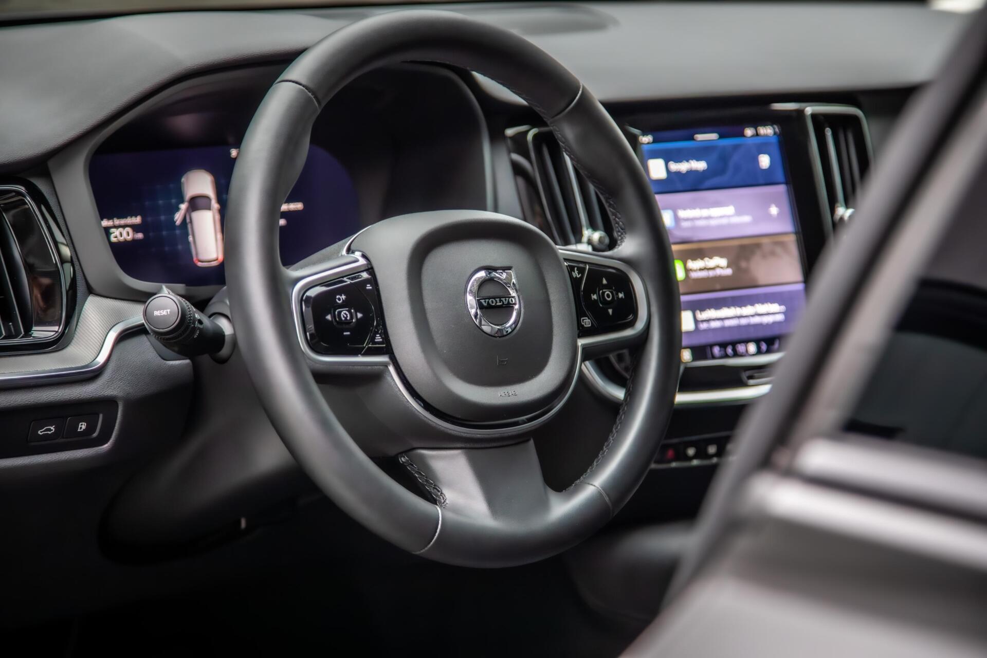 Volvo V60 2.0 T6 Plug-in hybrid AWD Plus Dark|H/K Audio|360 Camera|Leer|