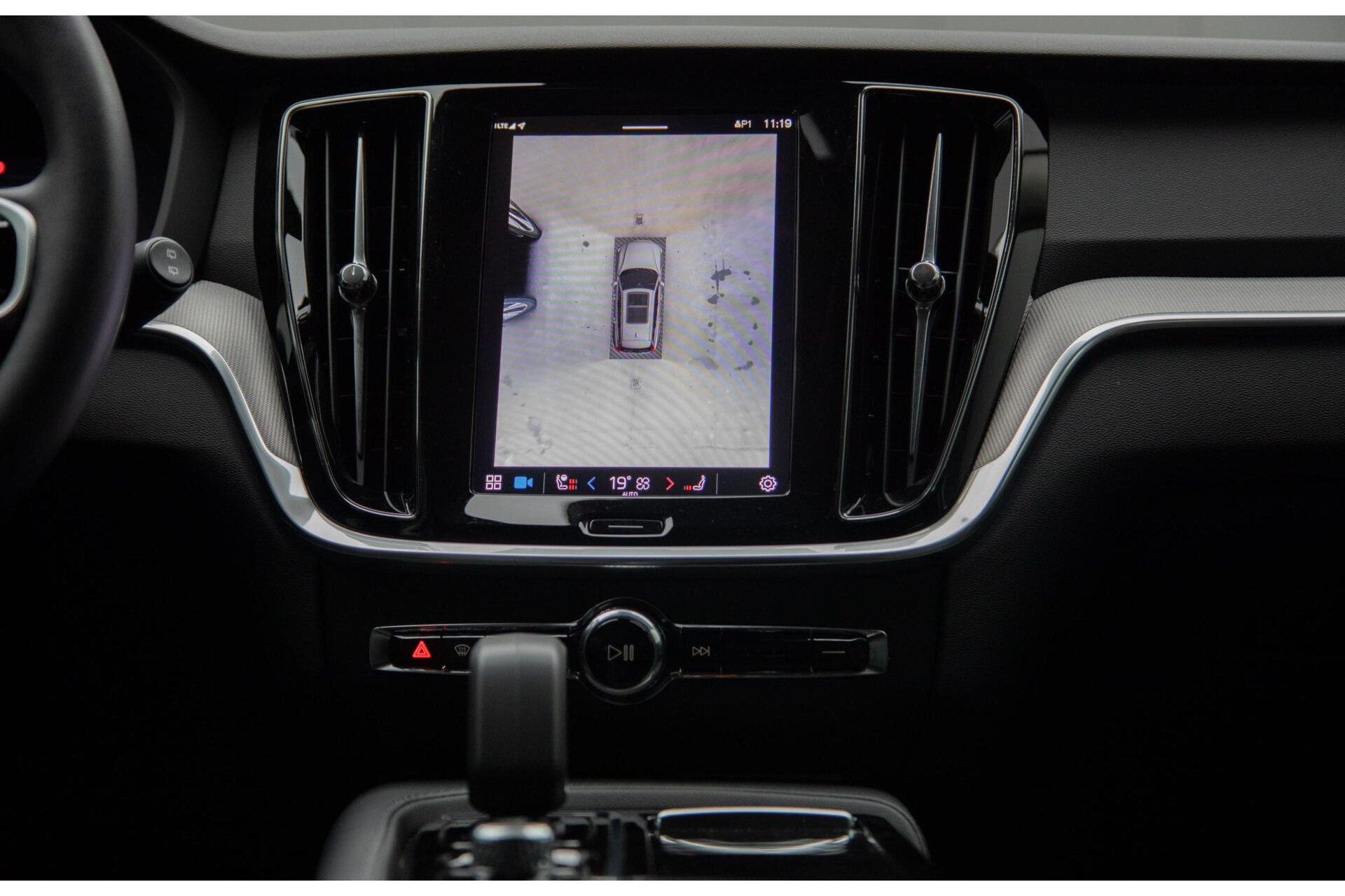 Volvo V60 2.0 T6 Plug-in hybrid AWD Plus Dark|H/K Audio|360 Camera|Leer|