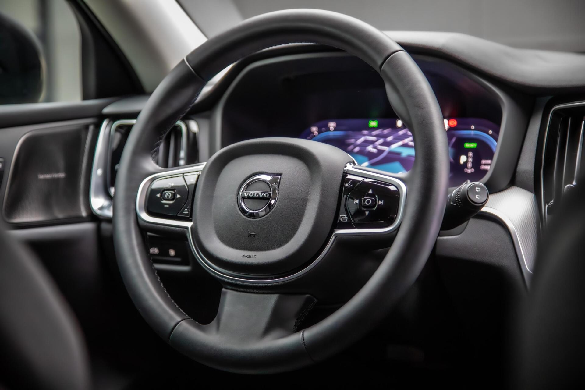 Volvo V60 2.0 T6 Plug-in hybrid AWD Plus Dark|H/K Audio|360 Camera|Leer|