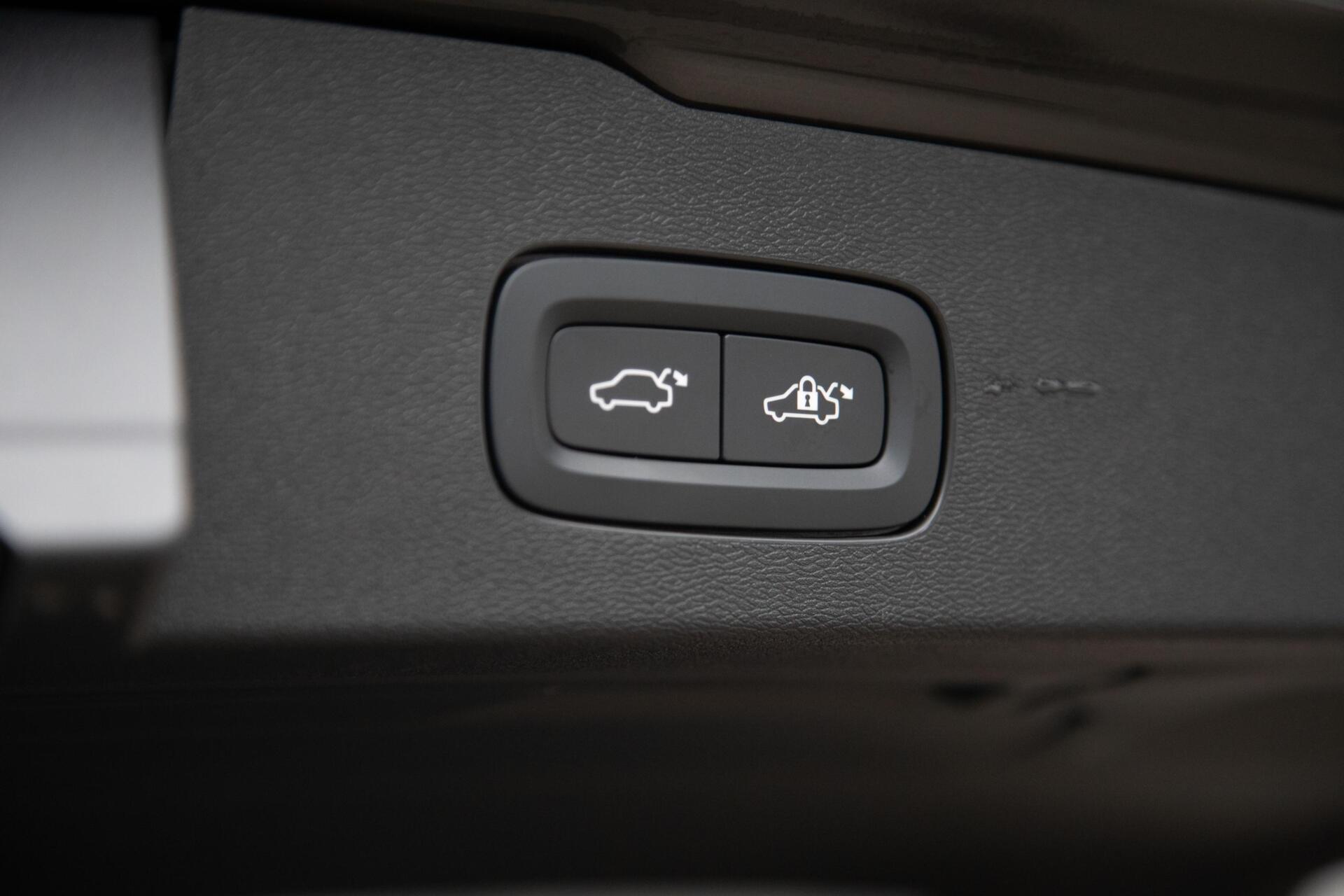Volvo V60 2.0 T6 Plug-in hybrid AWD Plus Dark|H/K Audio|360 Camera|Leer|