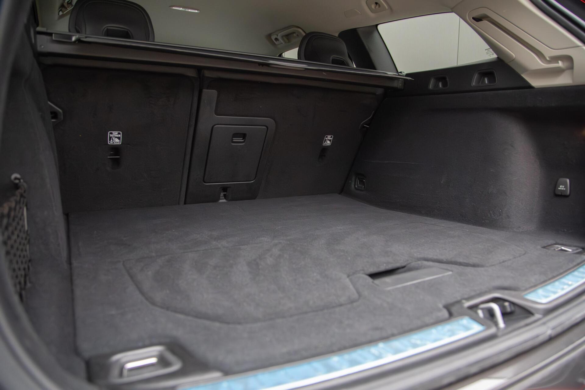 Volvo V60 2.0 T6 Plug-in hybrid AWD Plus Dark|H/K Audio|360 Camera|Leer|