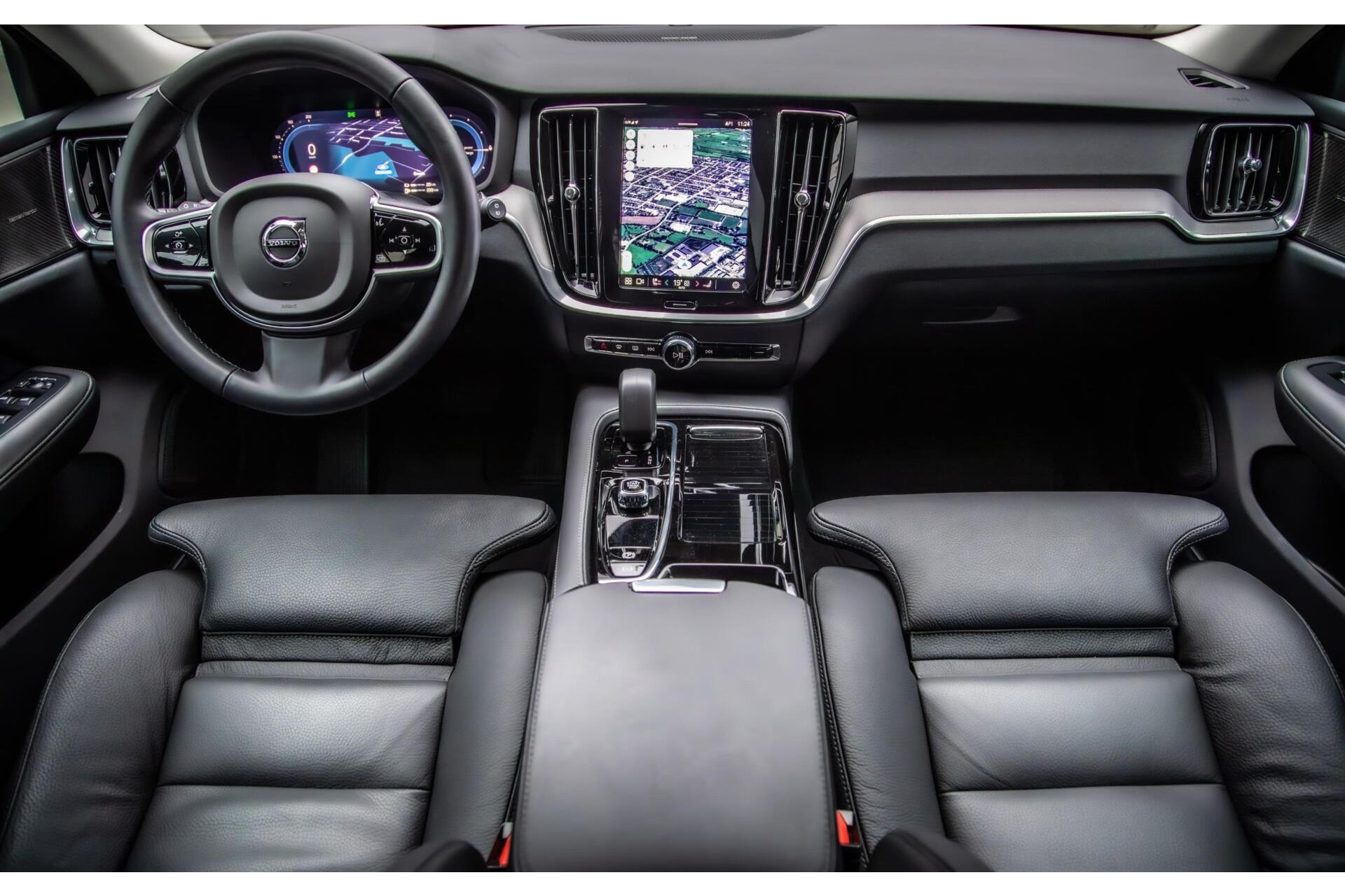 Volvo V60 2.0 T6 Plug-in hybrid AWD Plus Dark|H/K Audio|360 Camera|Leer|