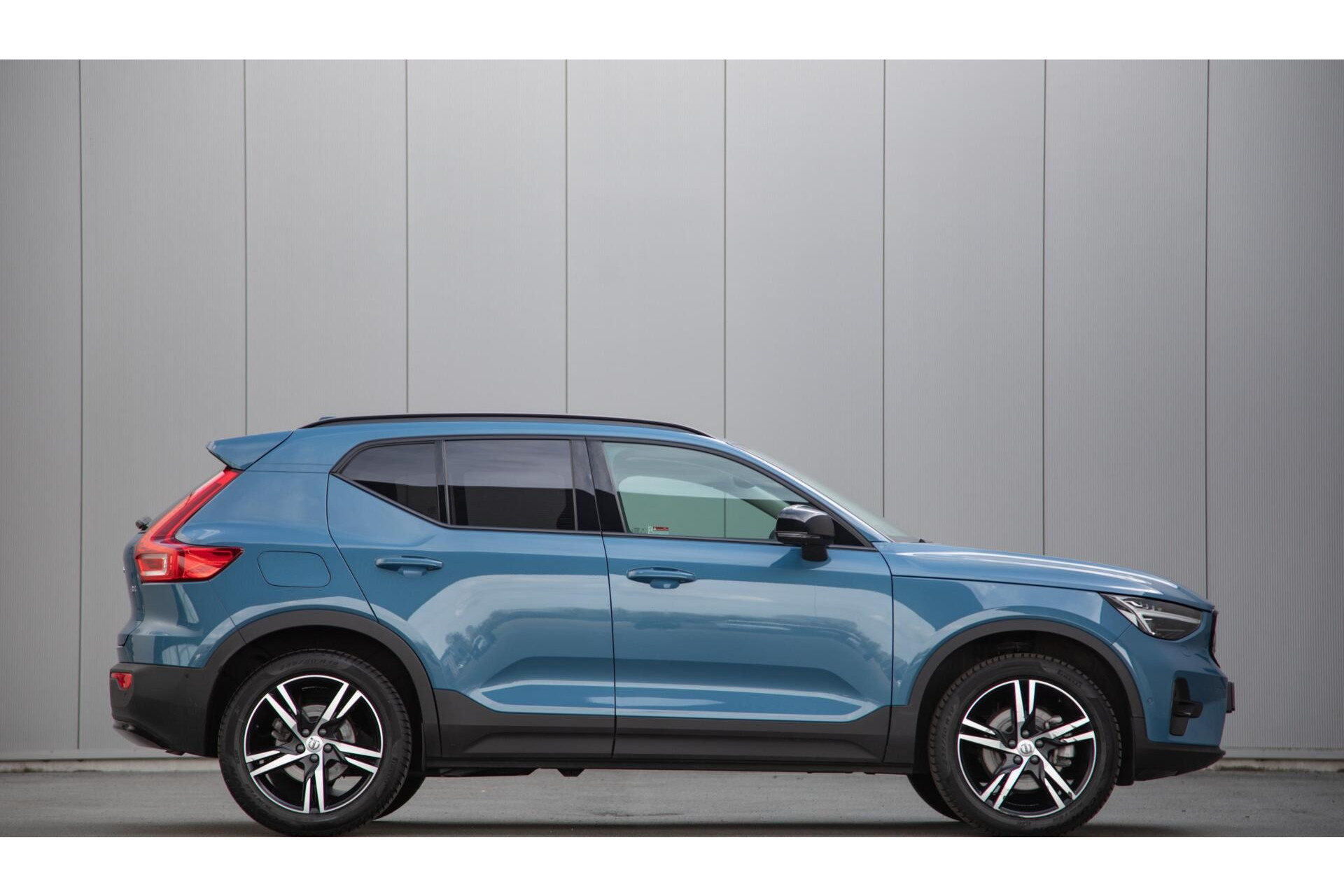 Volvo XC40 - 2.0 B4 Plus Dark Full option|Panorama|Leer|360|