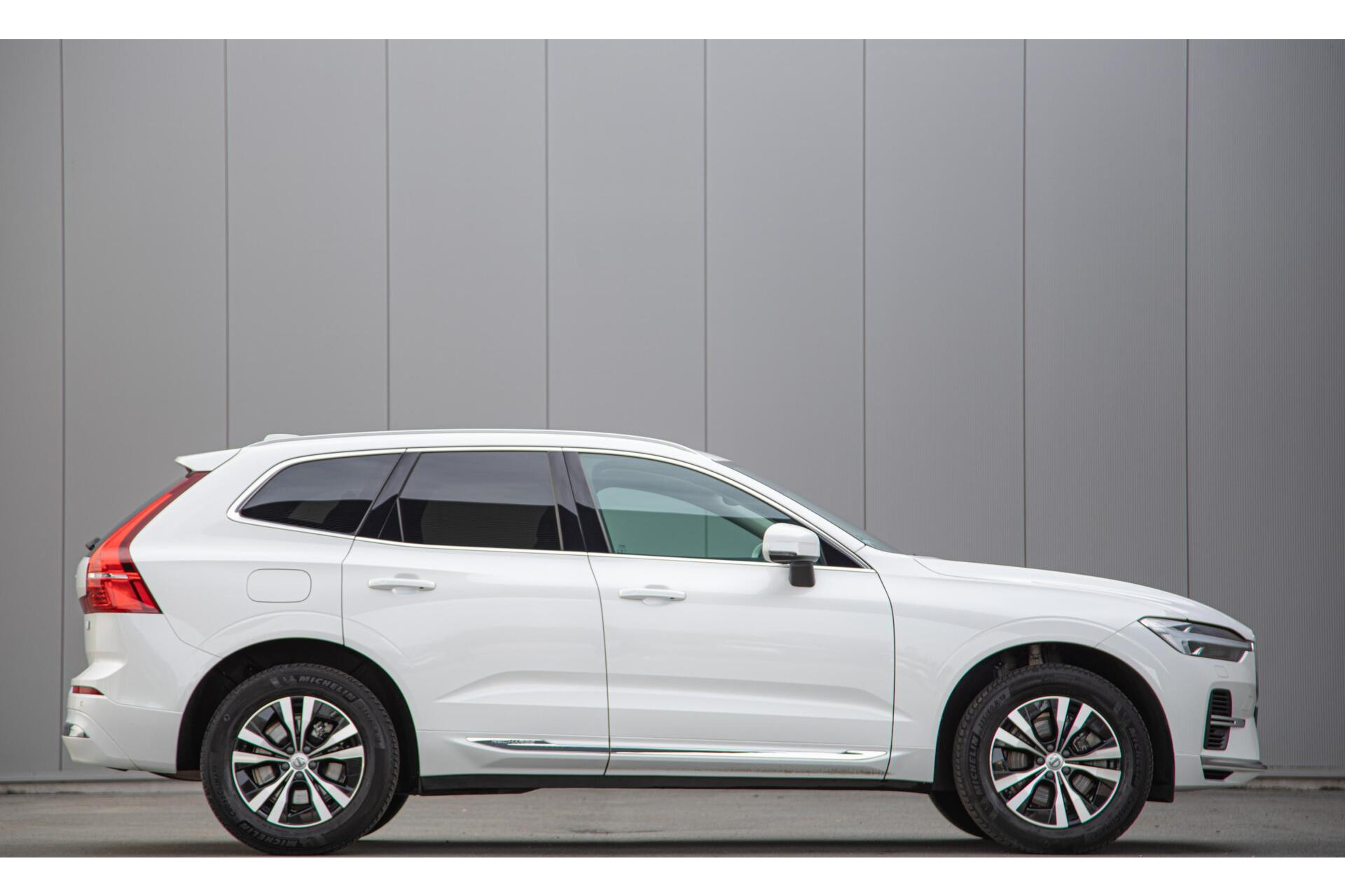 Volvo XC60 - 2.0 T6 Plug-in hybrid AWD Core Bright Panorama|Leer|