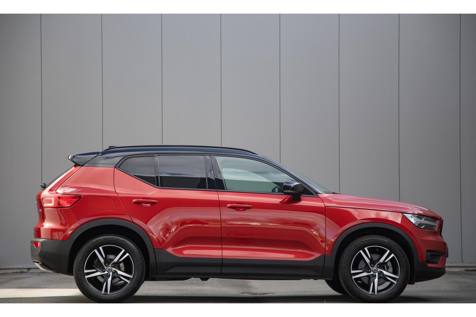 Volvo XC40 - 2.0 B4 R-Design 190PK|LED|H/K Audio|Keyless