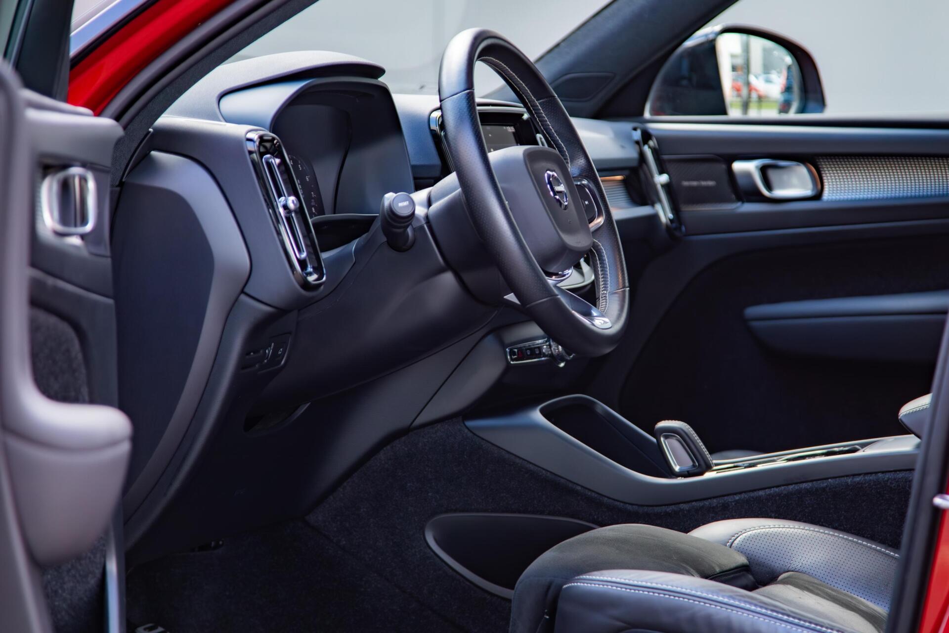 Volvo XC40 2.0 B4 R-Design 190PK|LED|H/K Audio|Keyless