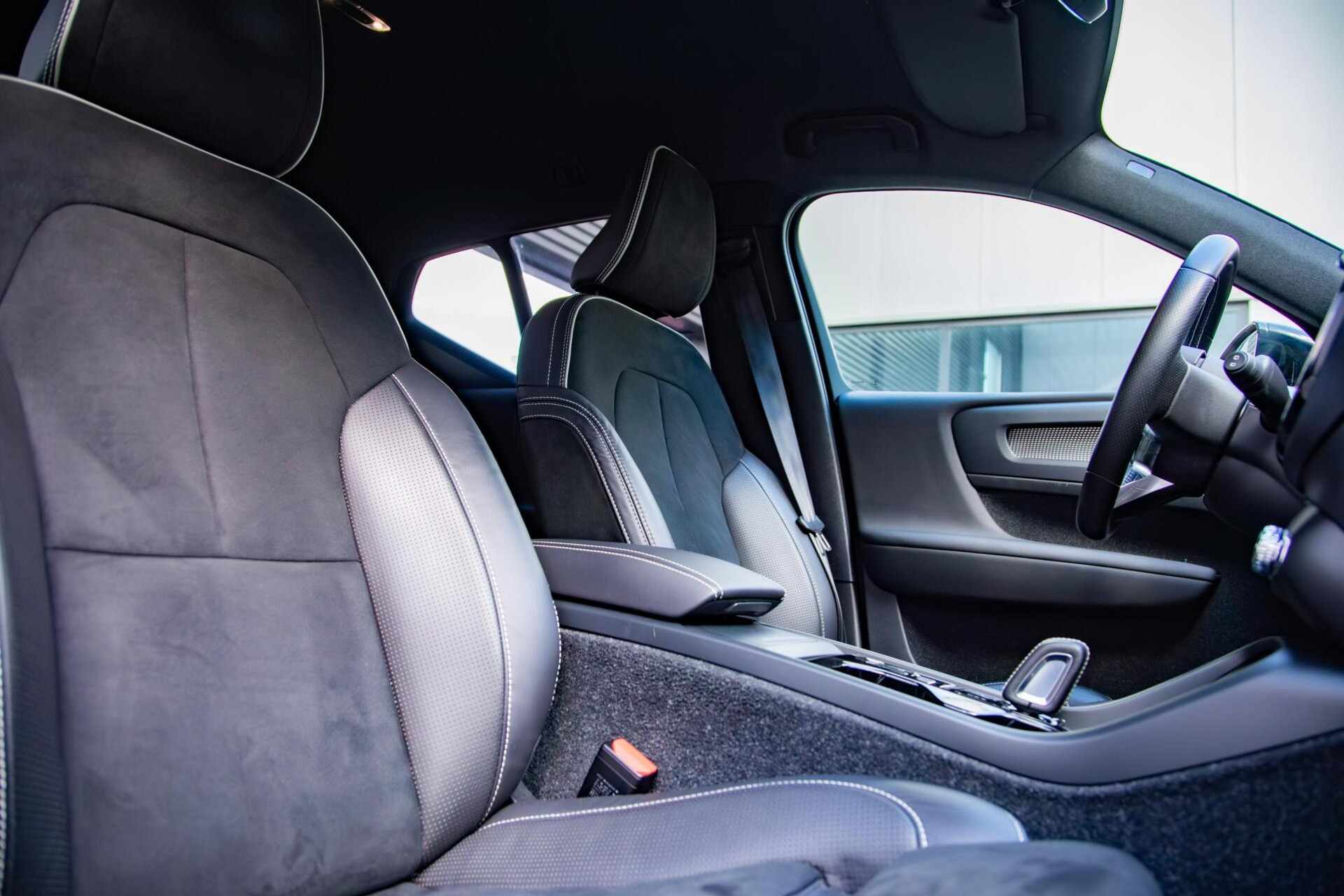 Volvo XC40 2.0 B4 R-Design 190PK|LED|H/K Audio|Keyless