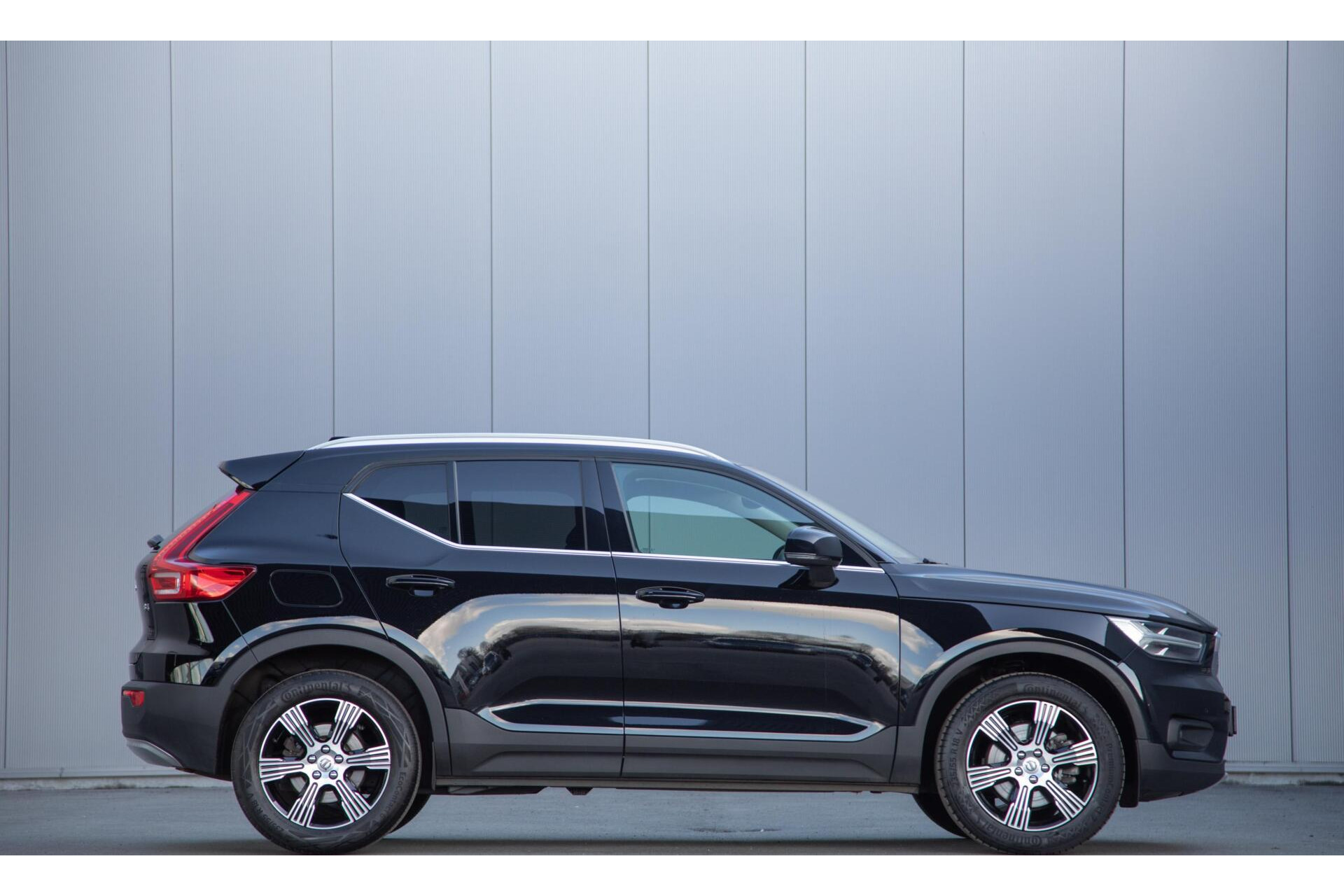 Volvo XC40 - 2.0 B4 Inscription Leer|Keyless|DAB+|LED