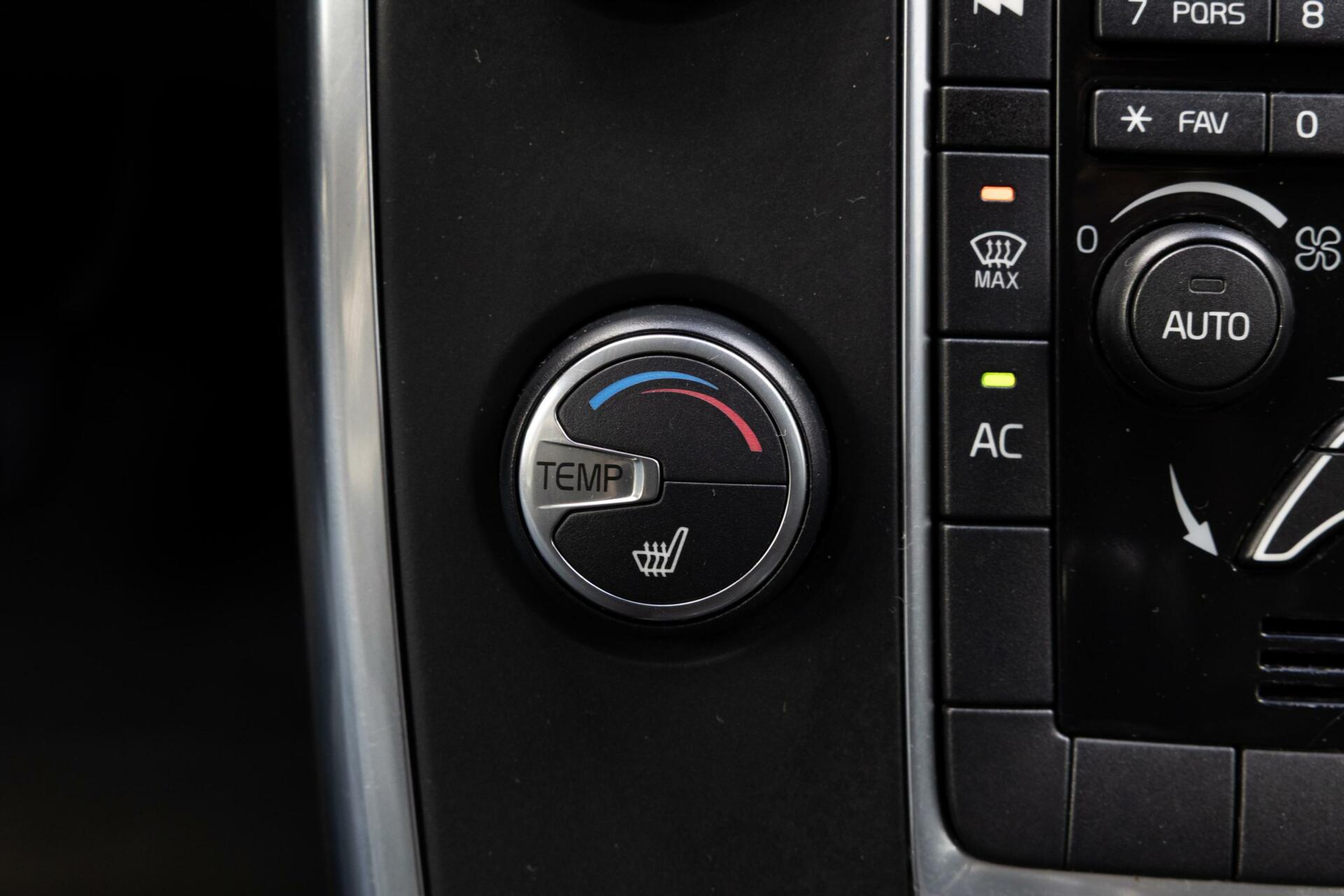 Volvo V70 2.5T Momentum Stoelverwarming|Xenon|230PK
