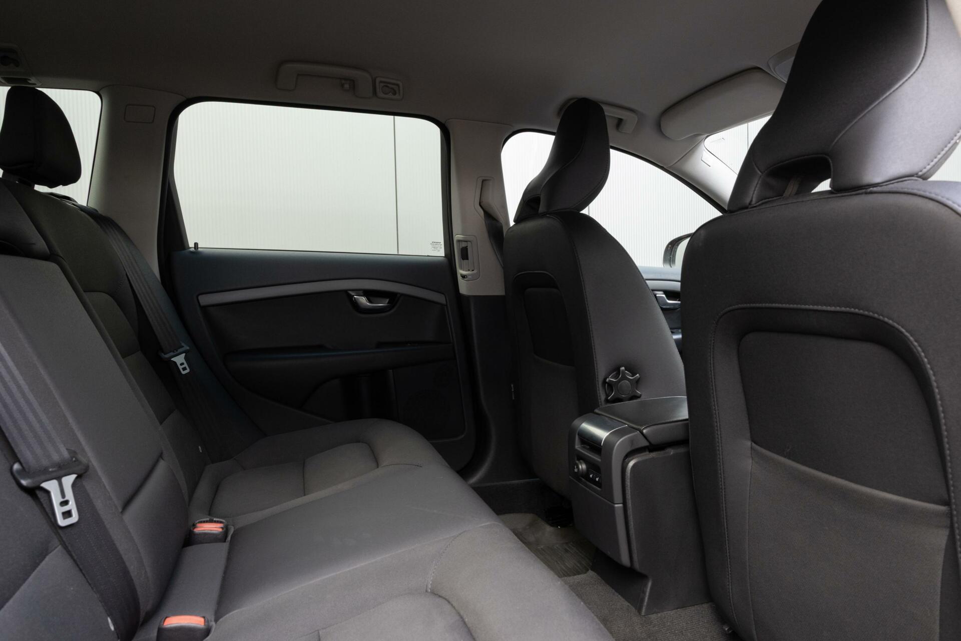 Volvo V70 2.5T Momentum Stoelverwarming|Xenon|230PK