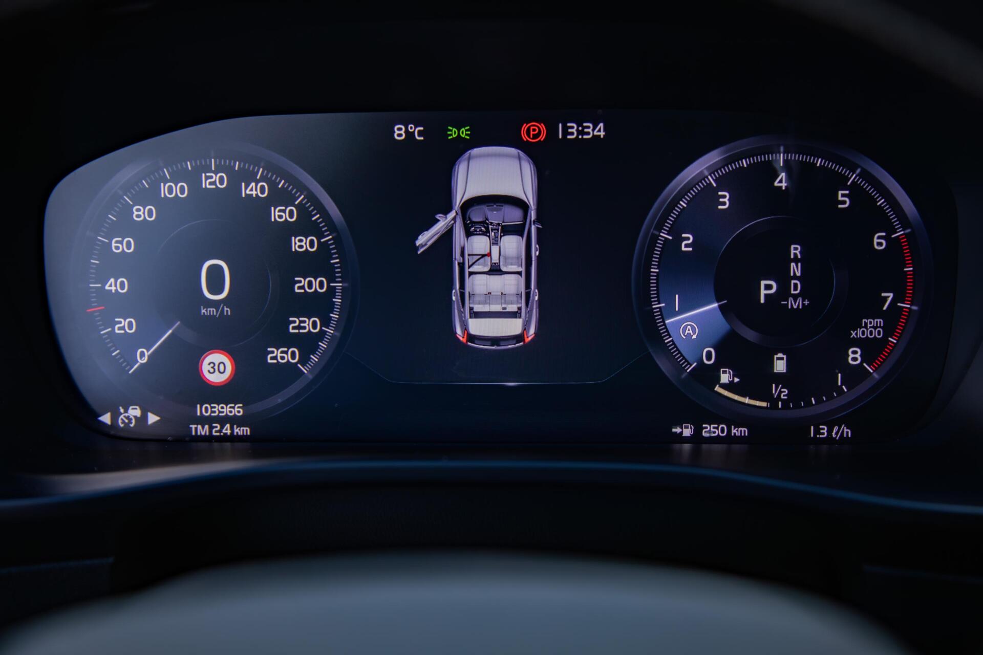 Volvo XC40 2.0 B4 R-Design 190PK|LED|H/K Audio|Keyless