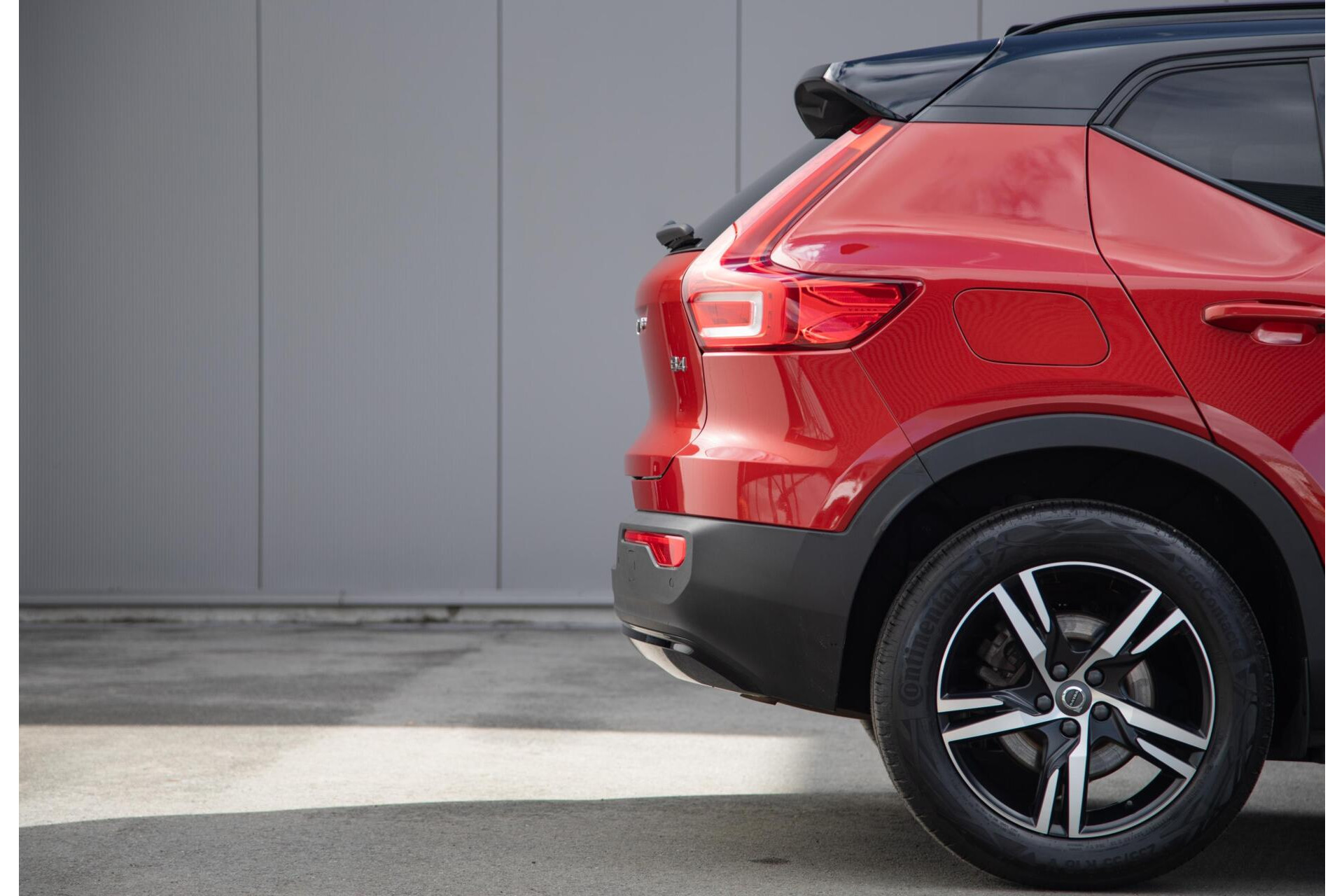 Volvo XC40 2.0 B4 R-Design 190PK|LED|H/K Audio|Keyless