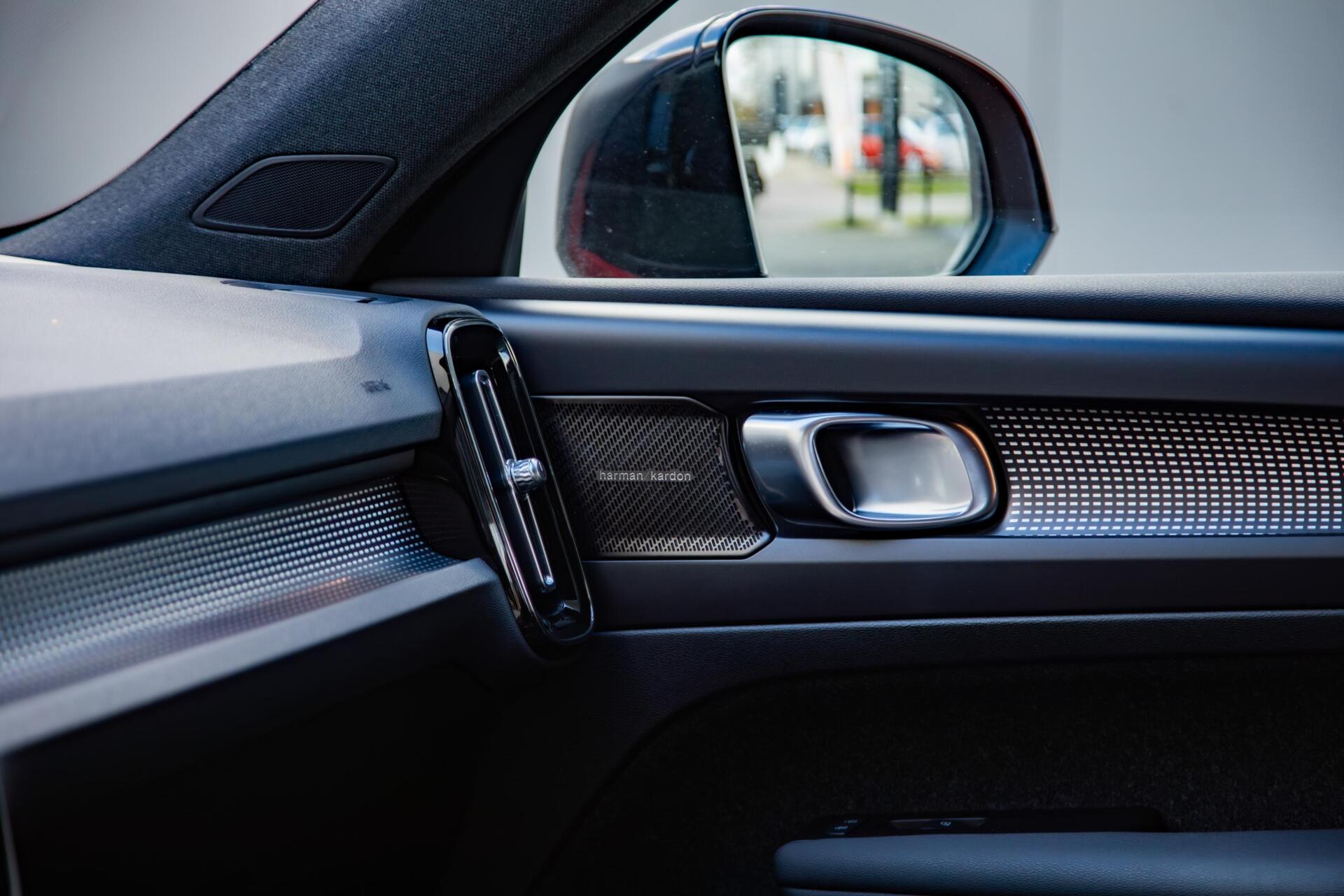 Volvo XC40 2.0 B4 R-Design 190PK|LED|H/K Audio|Keyless