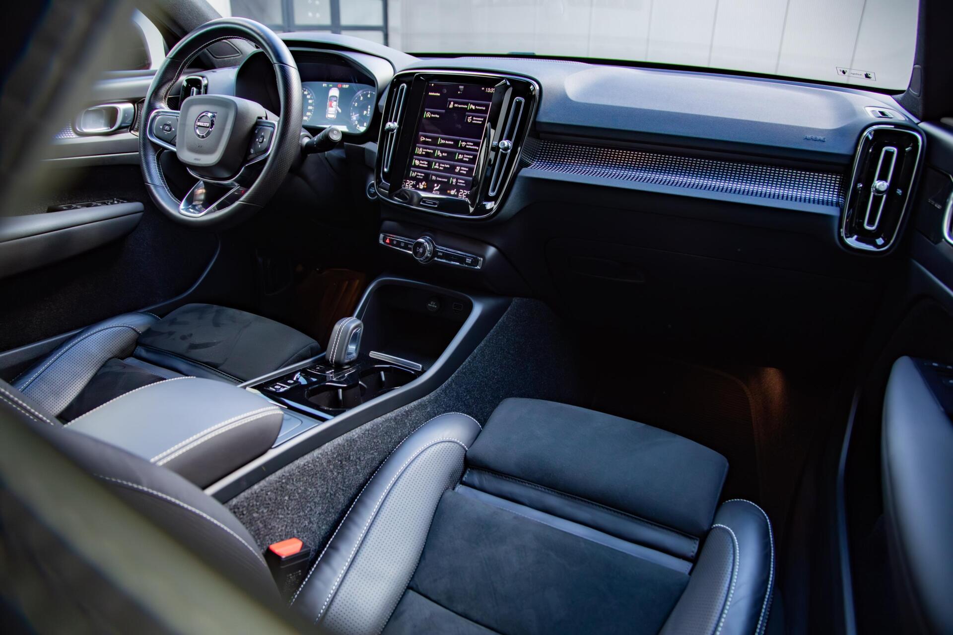 Volvo XC40 2.0 B4 R-Design 190PK|LED|H/K Audio|Keyless