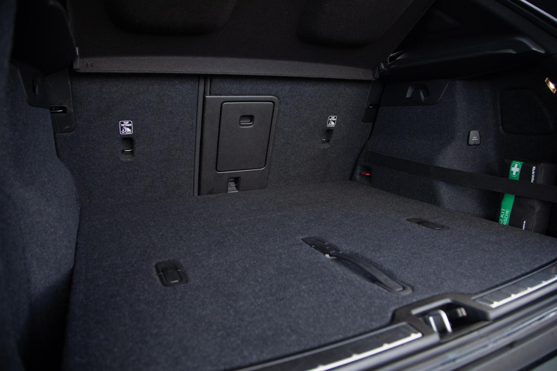Volvo XC40 2.0 B4 R-Design 190PK|LED|H/K Audio|Keyless