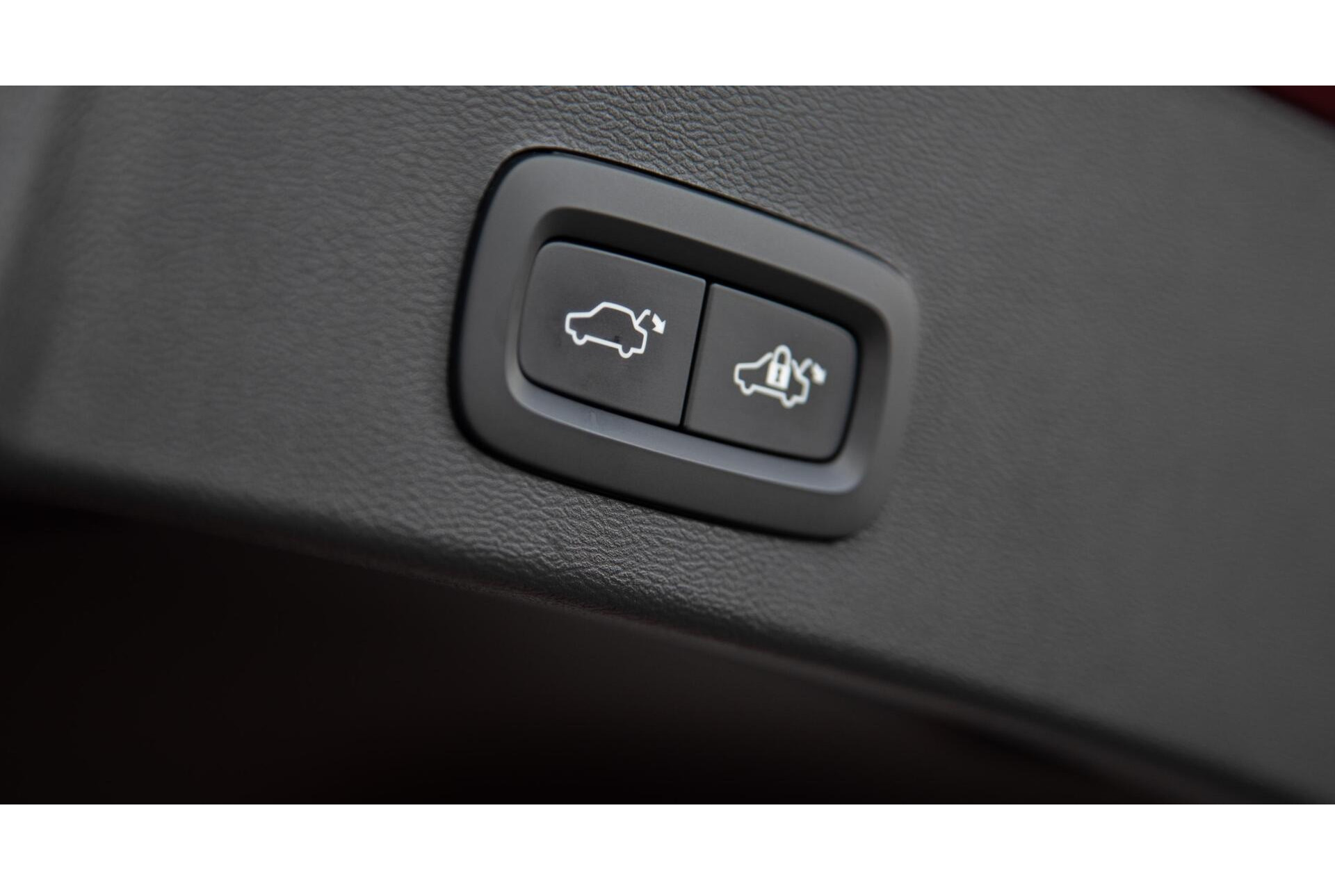 Volvo XC40 2.0 B4 R-Design 190PK|LED|H/K Audio|Keyless