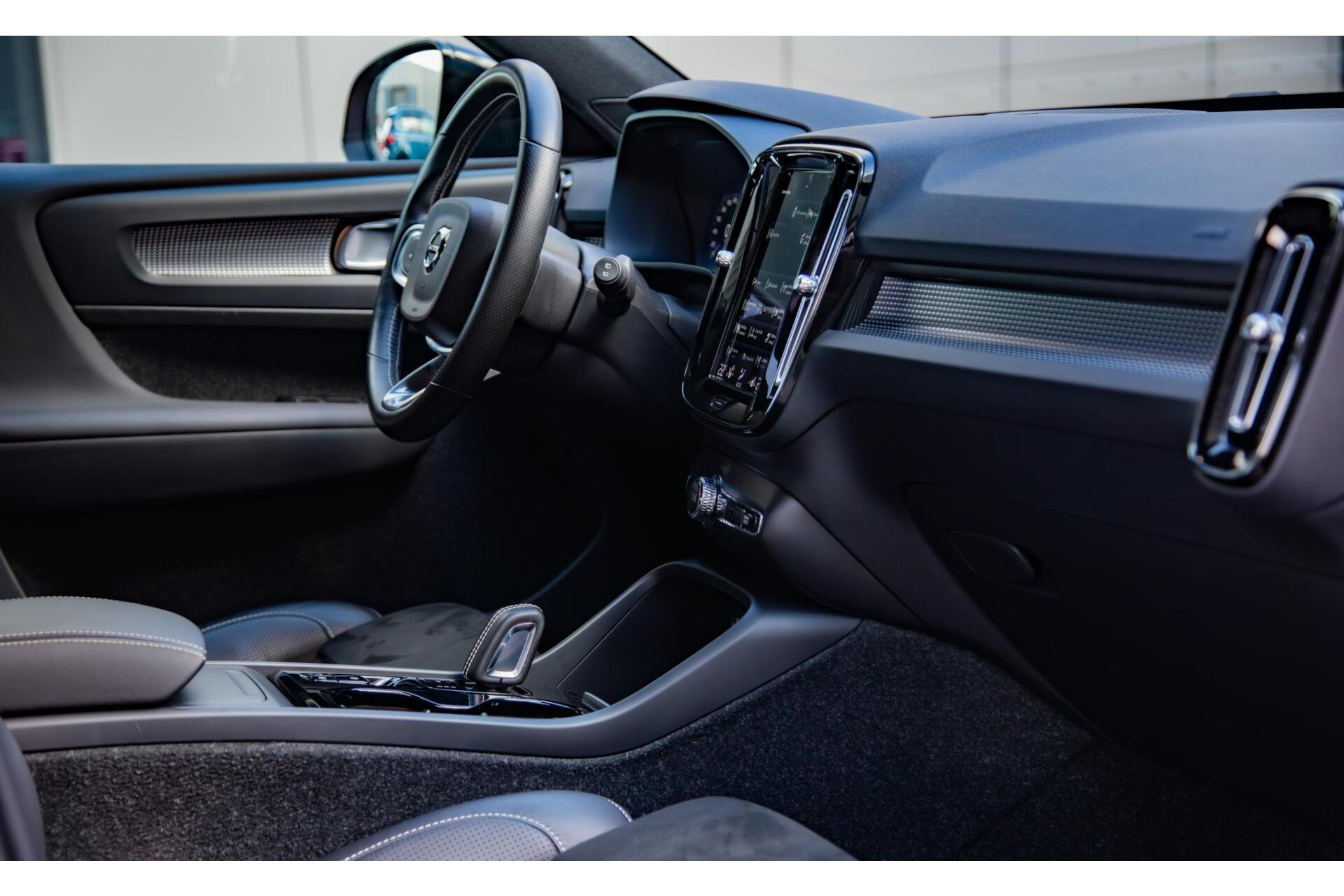 Volvo XC40 2.0 B4 R-Design 190PK|LED|H/K Audio|Keyless
