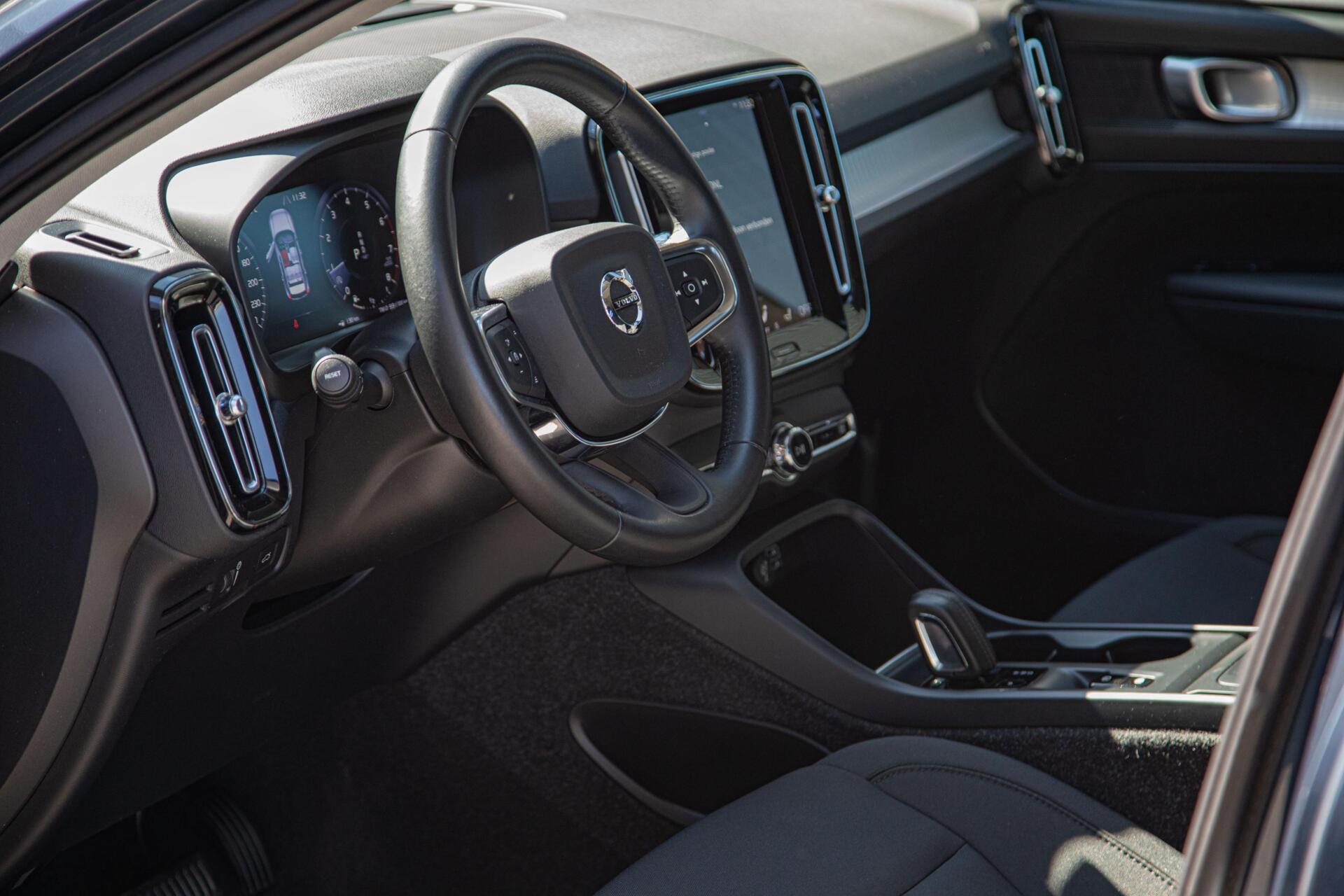 Volvo XC40 1.5 T3 Momentum Business Automaat Keyless Carplay Trekhaak