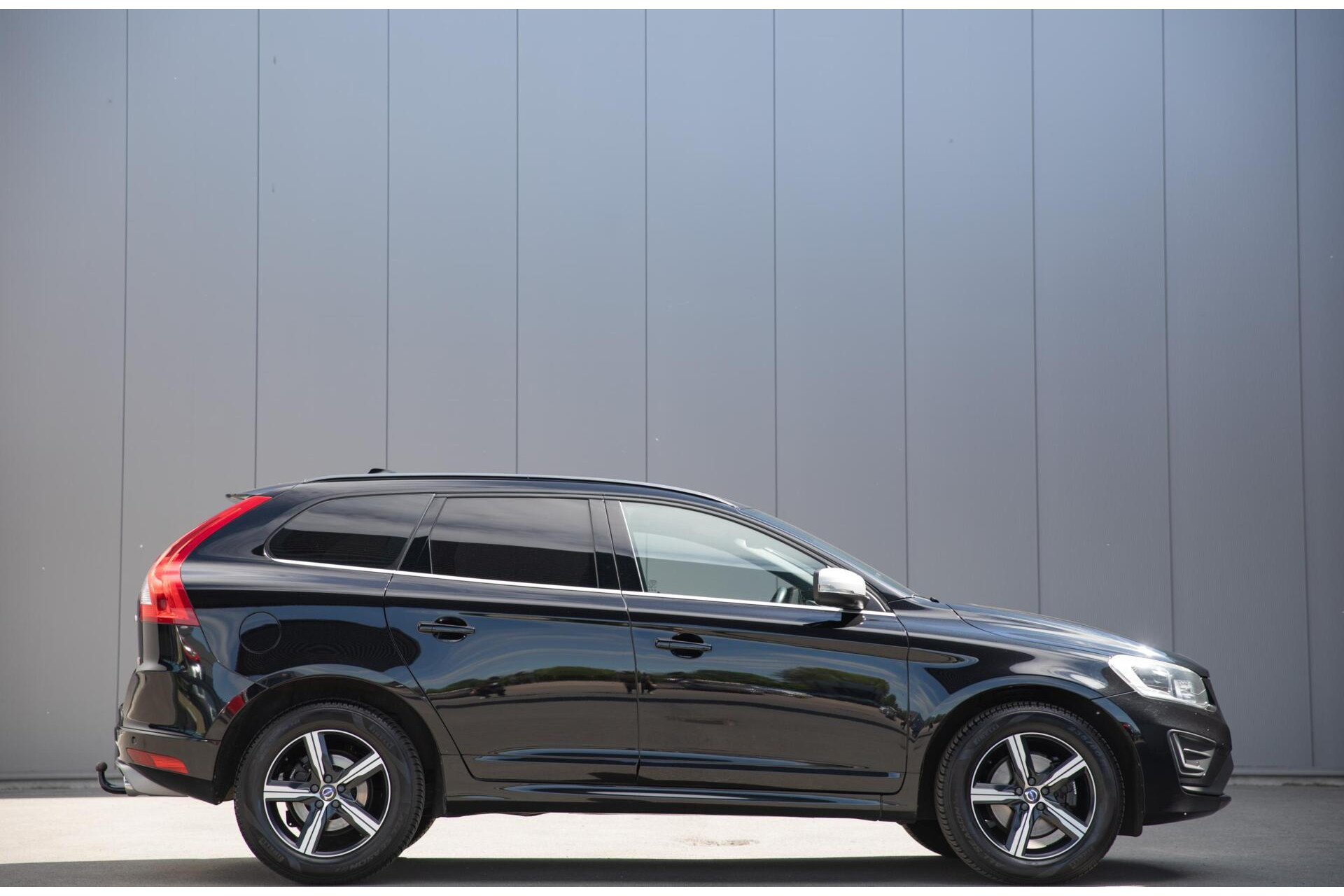 Volvo XC60 - 2.0 D4 FWD R-Design Trekhaak|Xenon|Adaptive|Blis