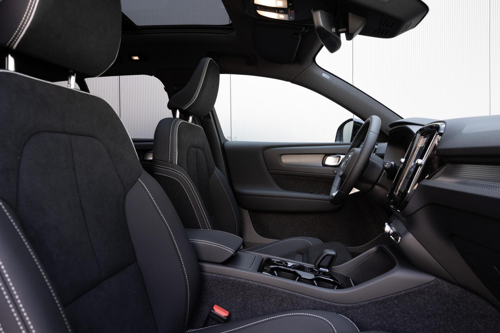 Volvo XC40 | B4 Ultra Dark|Black Edition |FULL OPTION|360° Camera|Panoramadak|MY 2027|