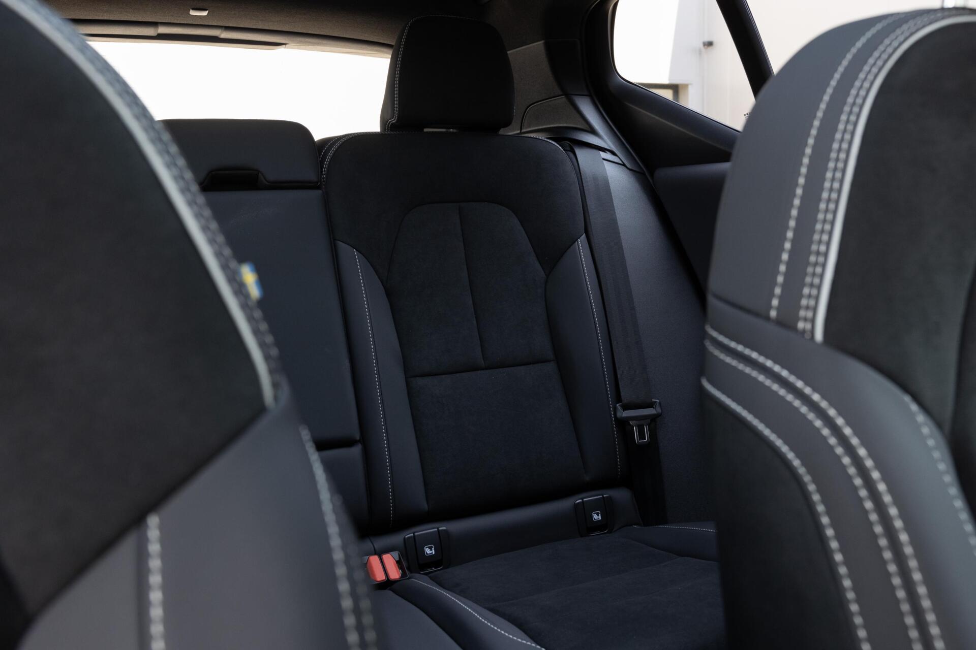 Volvo XC40 | B4 Ultra Dark|Black Edition |FULL OPTION|360° Camera|Panoramadak|MY 2027|