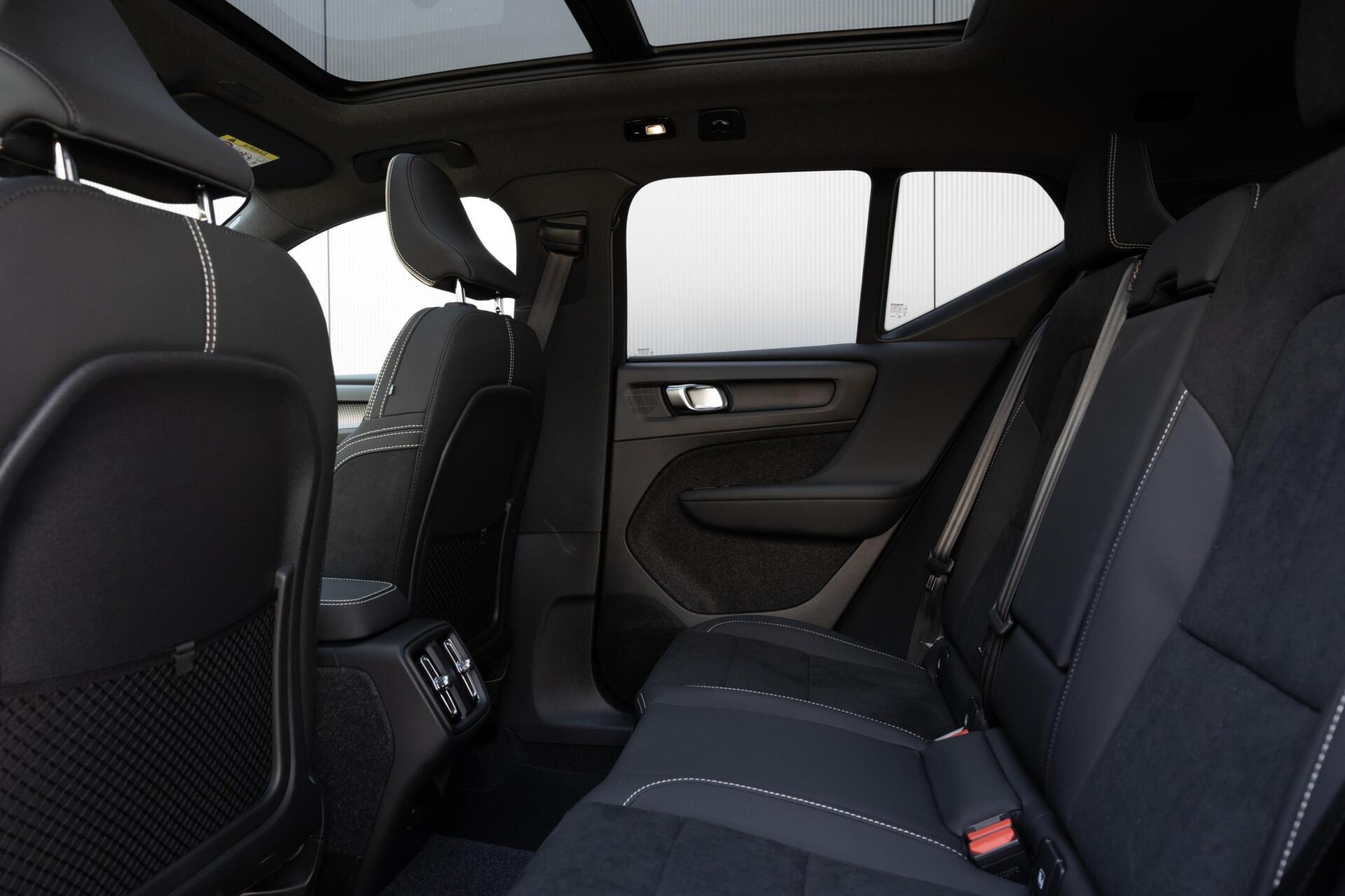 Volvo XC40 | B4 Ultra Dark|Black Edition |FULL OPTION|360° Camera|Panoramadak|MY 2027|