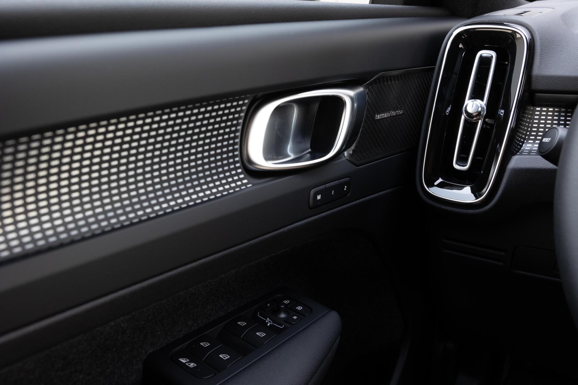 Volvo XC40 | B4 Ultra Dark|Black Edition |FULL OPTION|360° Camera|Panoramadak|MY 2027|
