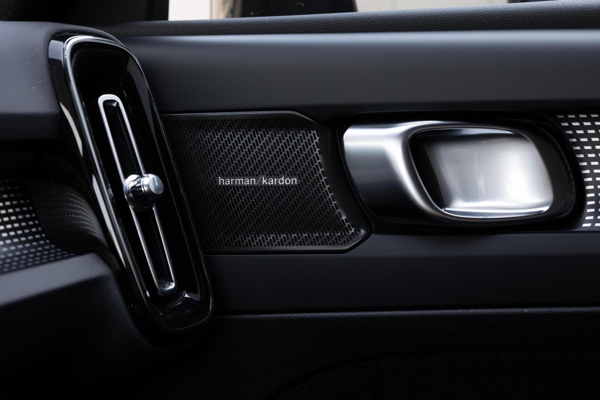 Volvo XC40 | B4 Ultra Dark|Black Edition |FULL OPTION|360° Camera|Panoramadak|MY 2027|