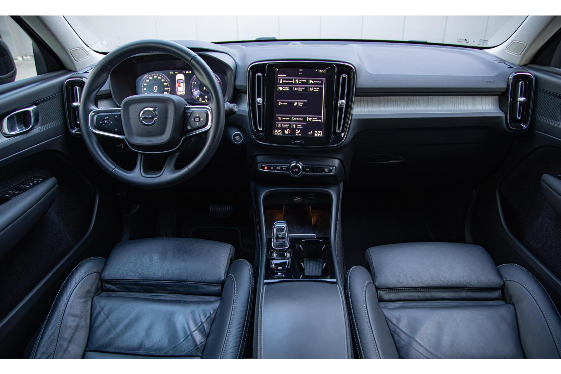 Volvo XC40 2.0 B4 Inscription Leer|Keyless|DAB+|LED