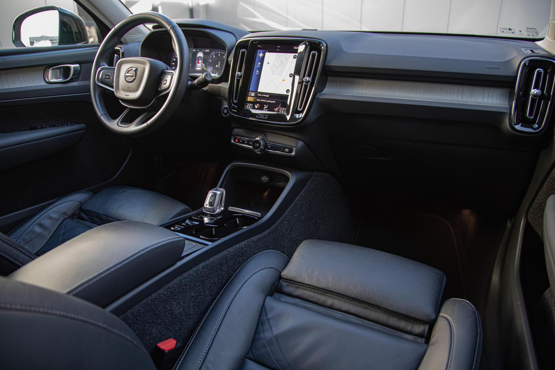 Volvo XC40 2.0 B4 Inscription Leer|Keyless|DAB+|LED