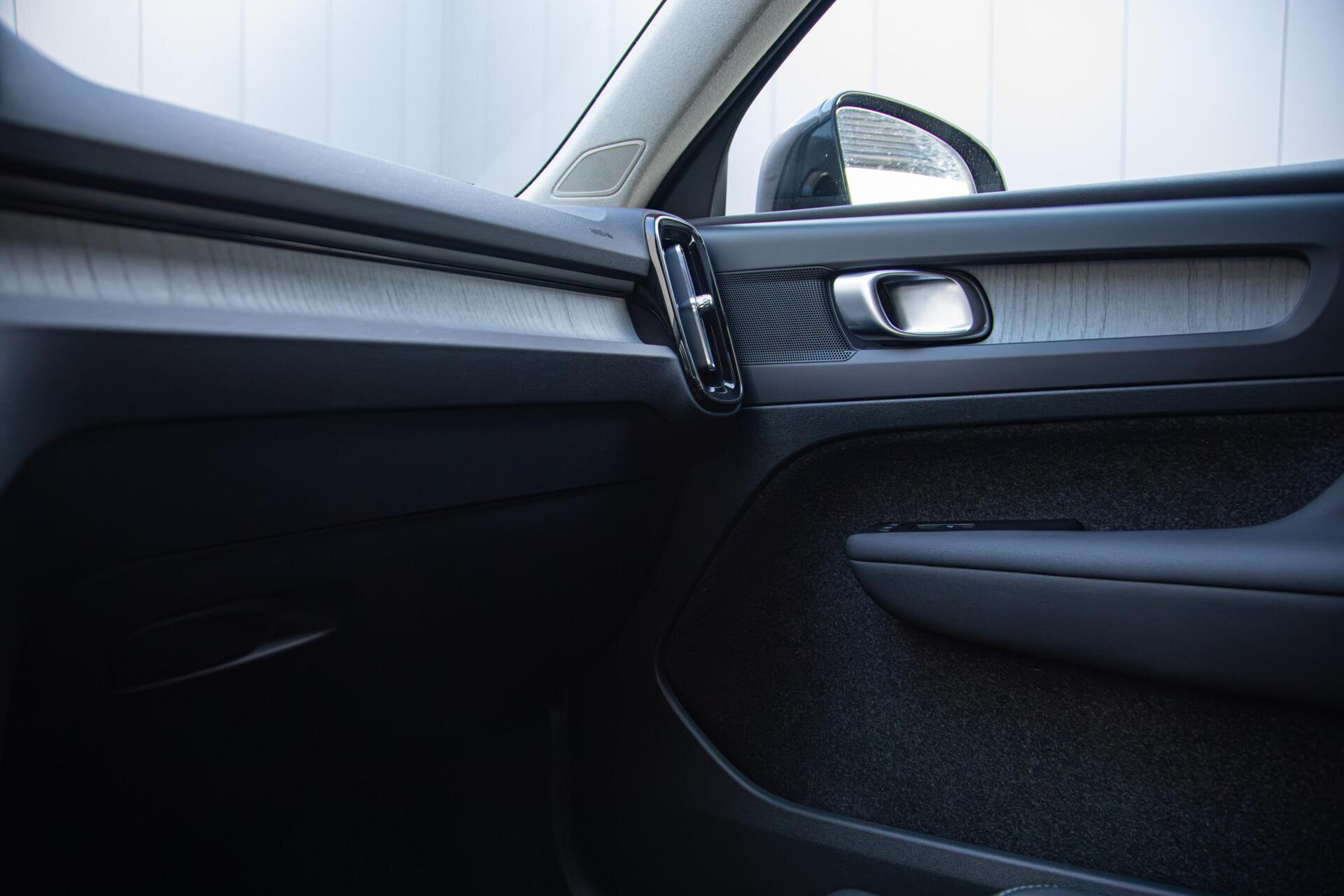 Volvo XC40 2.0 B4 Inscription Leer|Keyless|DAB+|LED