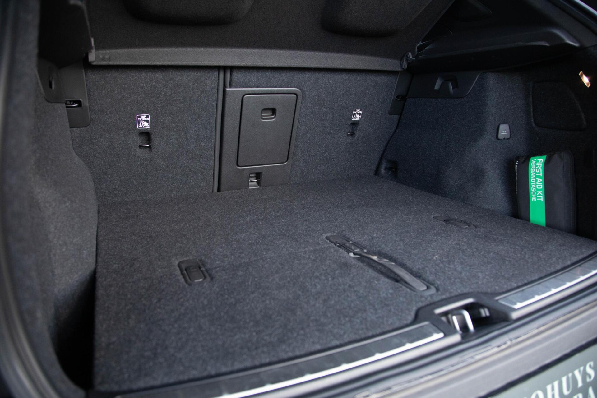 Volvo XC40 2.0 B4 Inscription Leer|Keyless|DAB+|LED