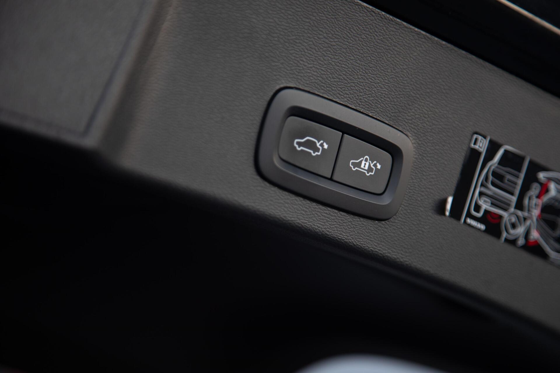 Volvo XC40 2.0 B4 Inscription Leer|Keyless|DAB+|LED
