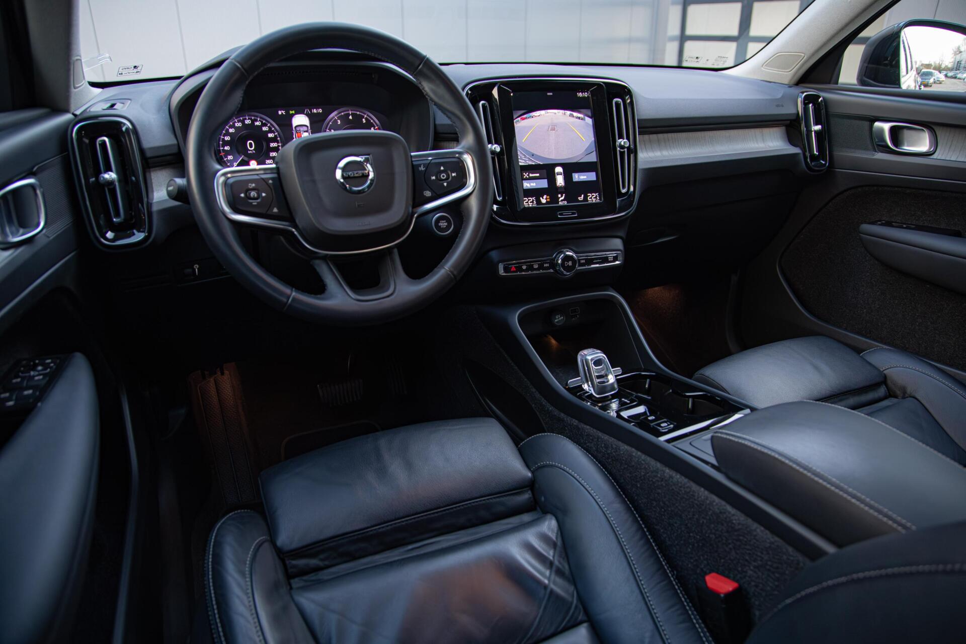 Volvo XC40 2.0 B4 Inscription Leer|Keyless|DAB+|LED