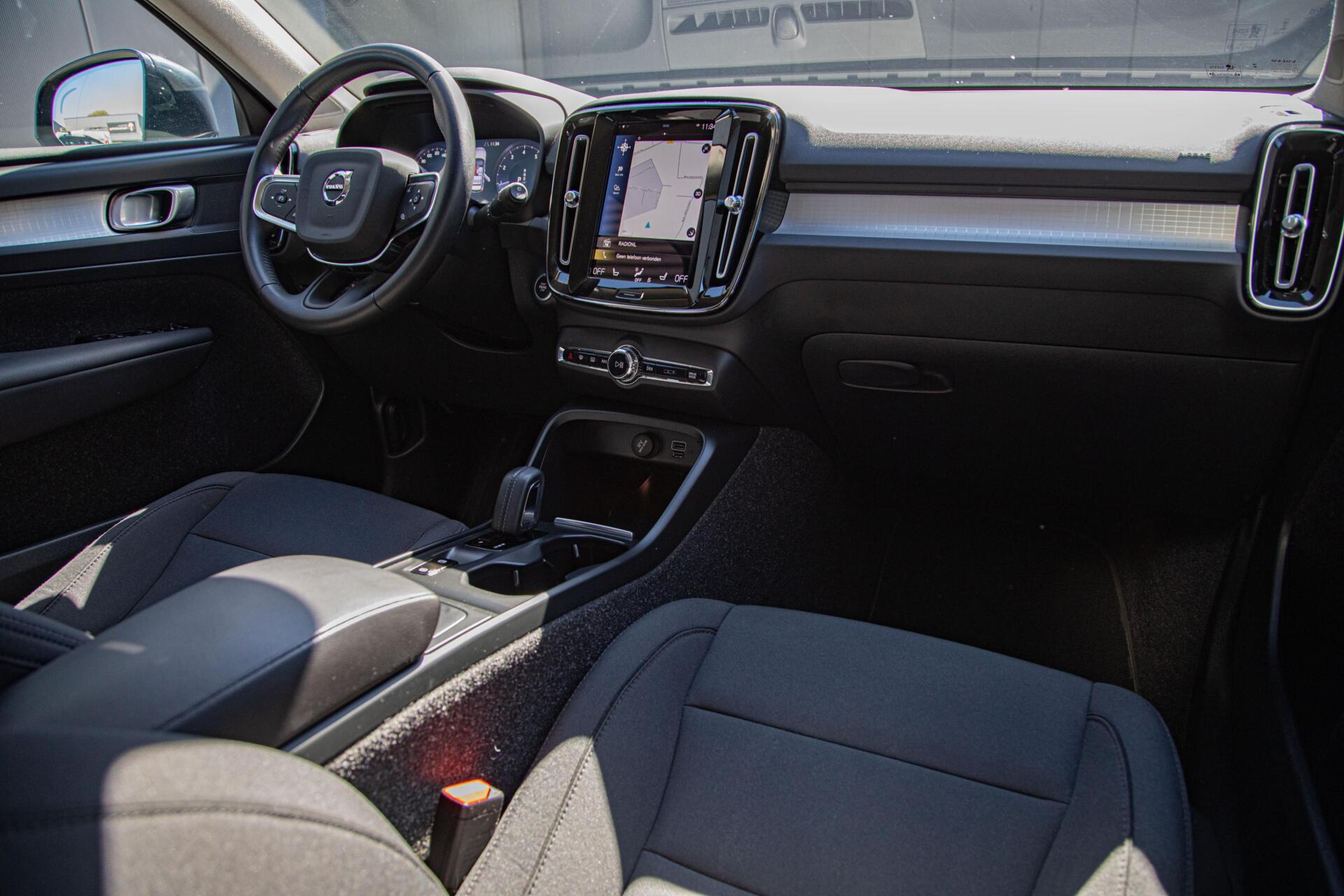Volvo XC40 1.5 T3 Momentum Business Automaat Keyless Carplay Trekhaak