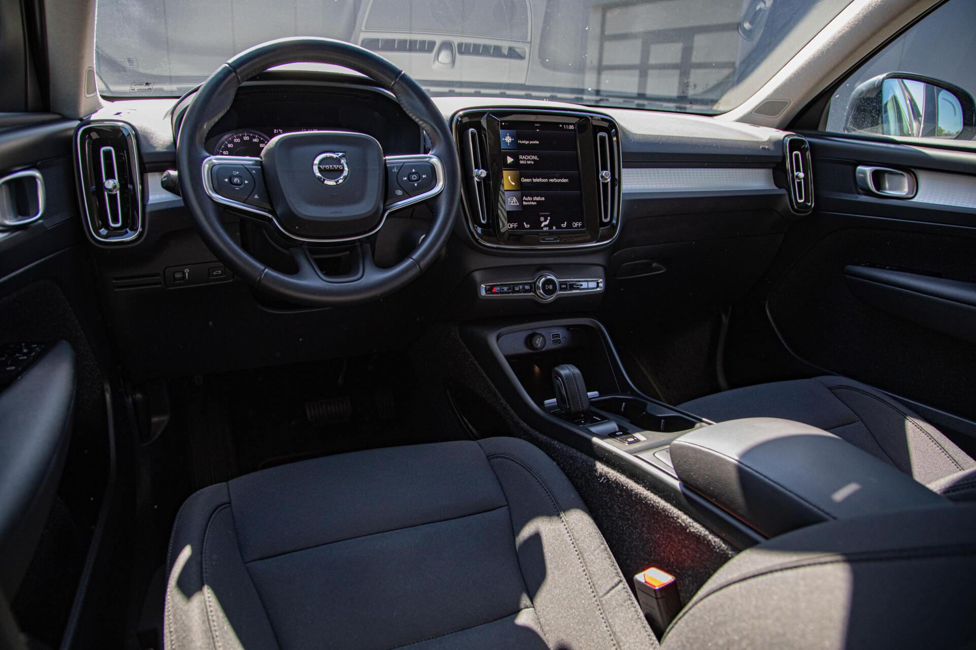 Volvo XC40 1.5 T3 Momentum Business Automaat Keyless Carplay Trekhaak