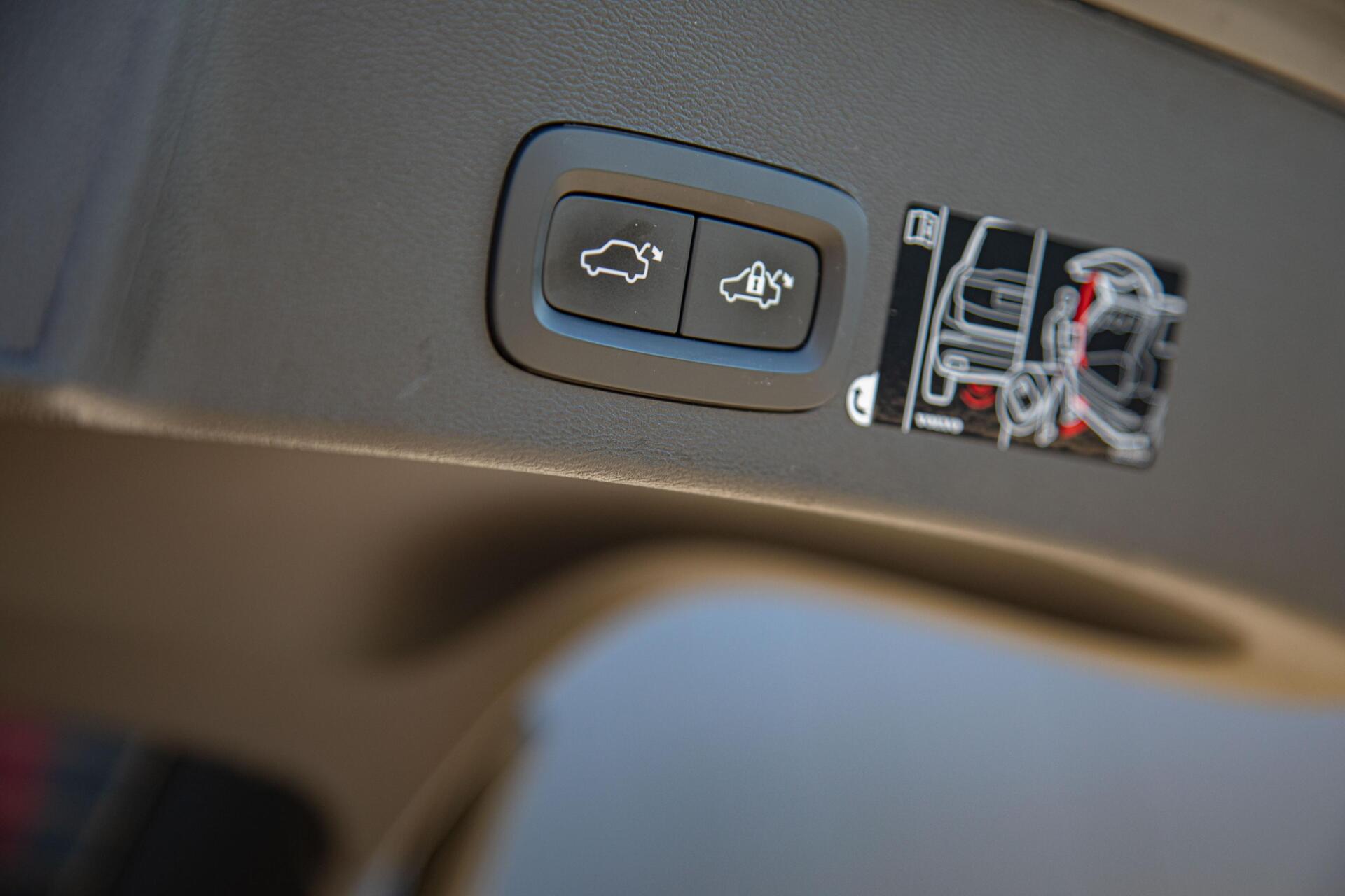 Volvo XC40 1.5 T3 Momentum Business Automaat Keyless Carplay Trekhaak