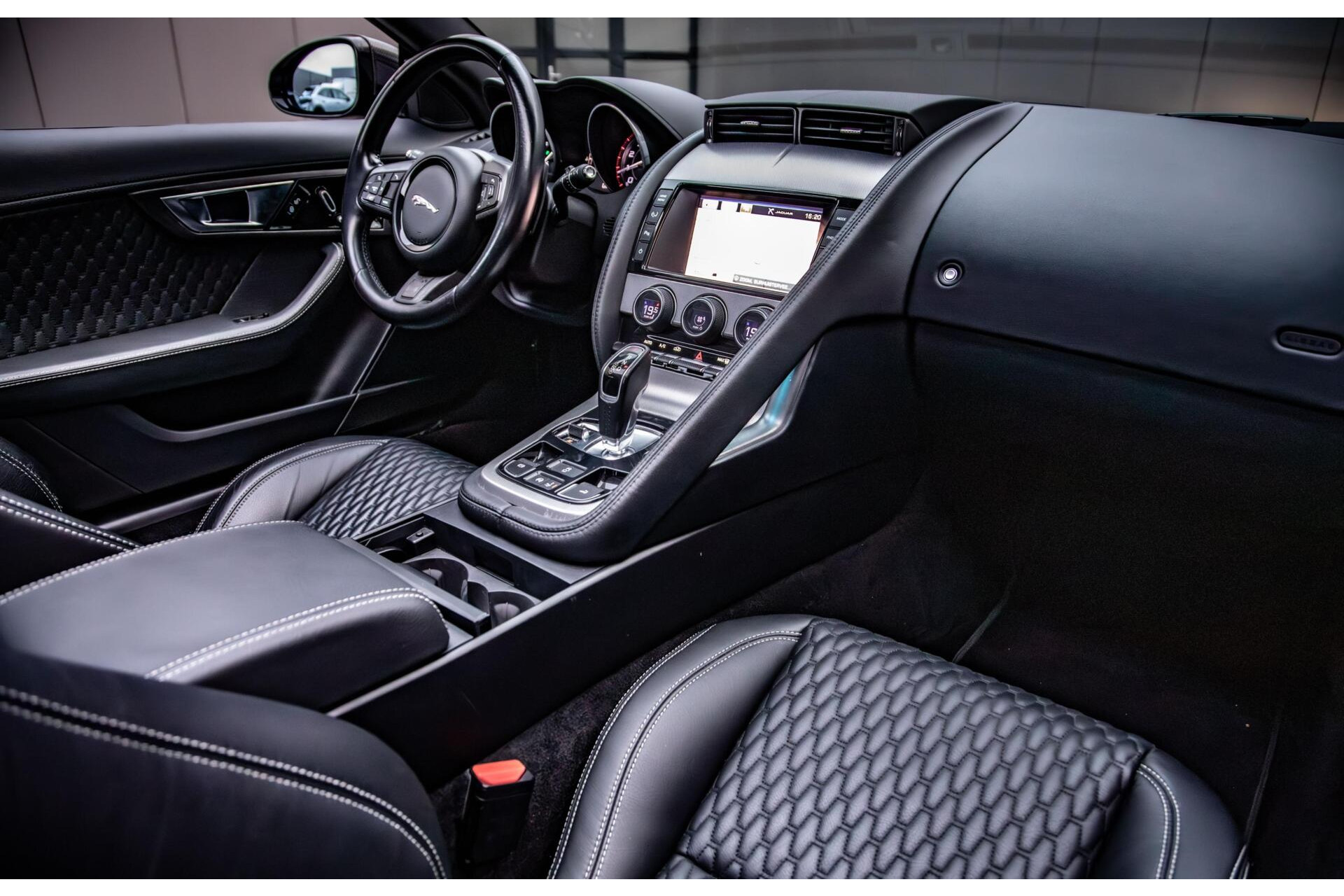 Jaguar F-Type 3.0 V6 400PK Convertible Origineel Nederlands Tailor Made Exclusive