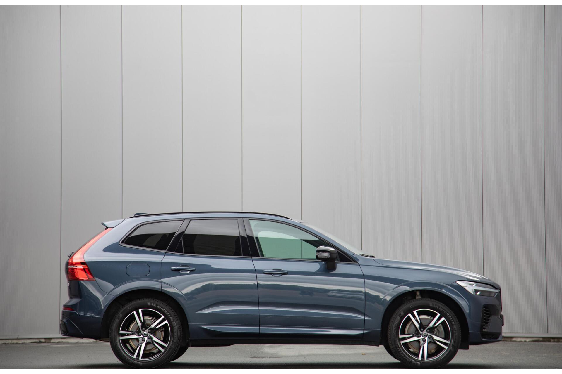 Volvo XC60 - 2.0 T6 Plug-in hybrid AWD R-Design Panorama|Long range|Trekhaak|Google